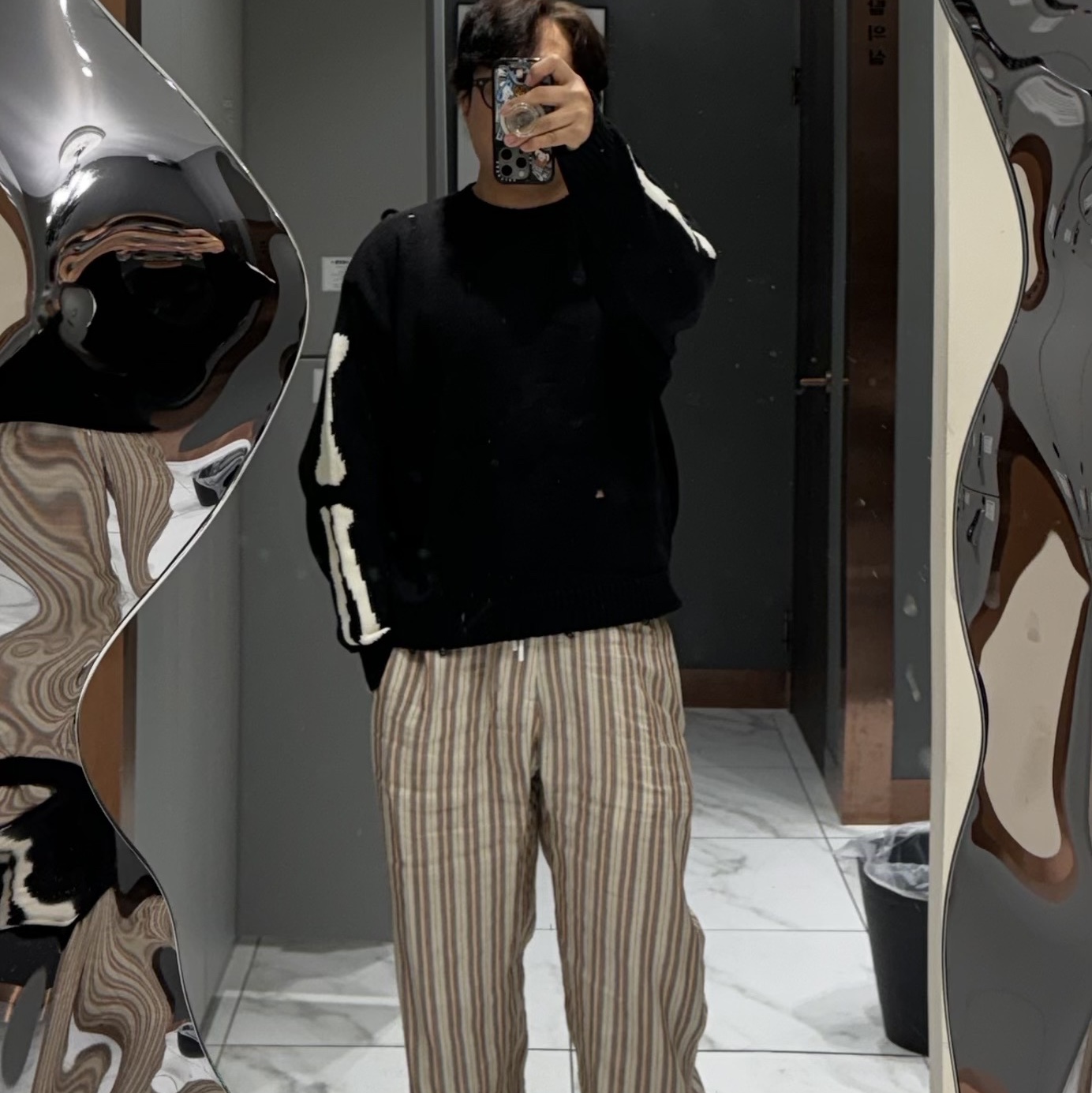 Kapital 5G Cotton Knit Bone Crewneck Sweater Black 착용 스타일 - 1