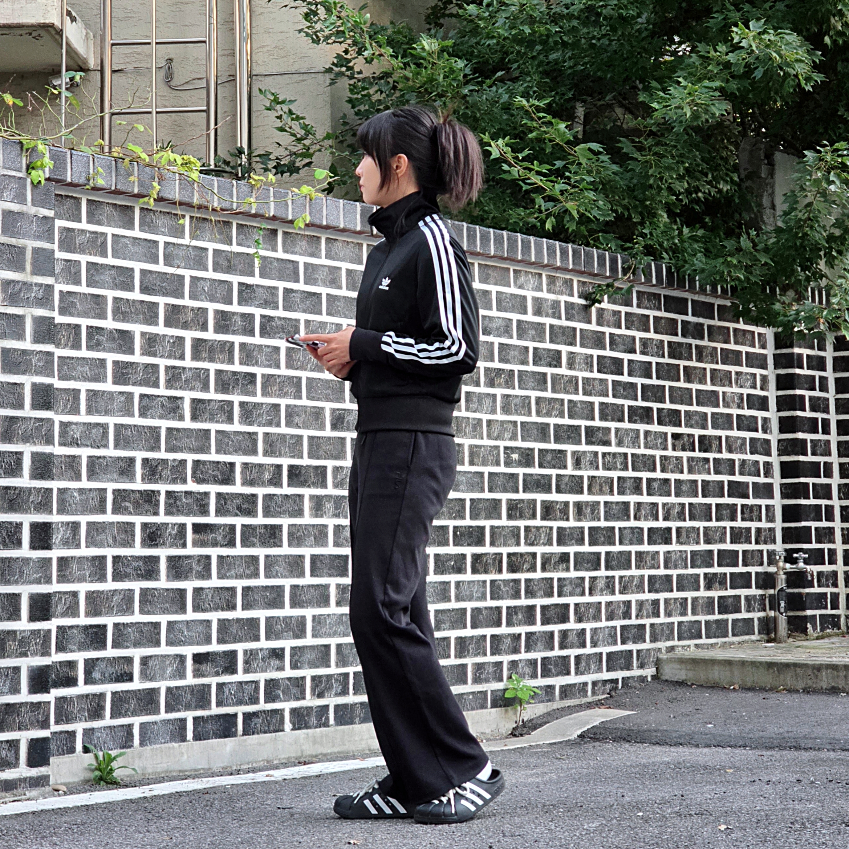 (W) Adidas Adicolor Classic Firebird Track Top Black - KR Sizing, Adidas Adilette Clog Black White 착용 스타일 - 1