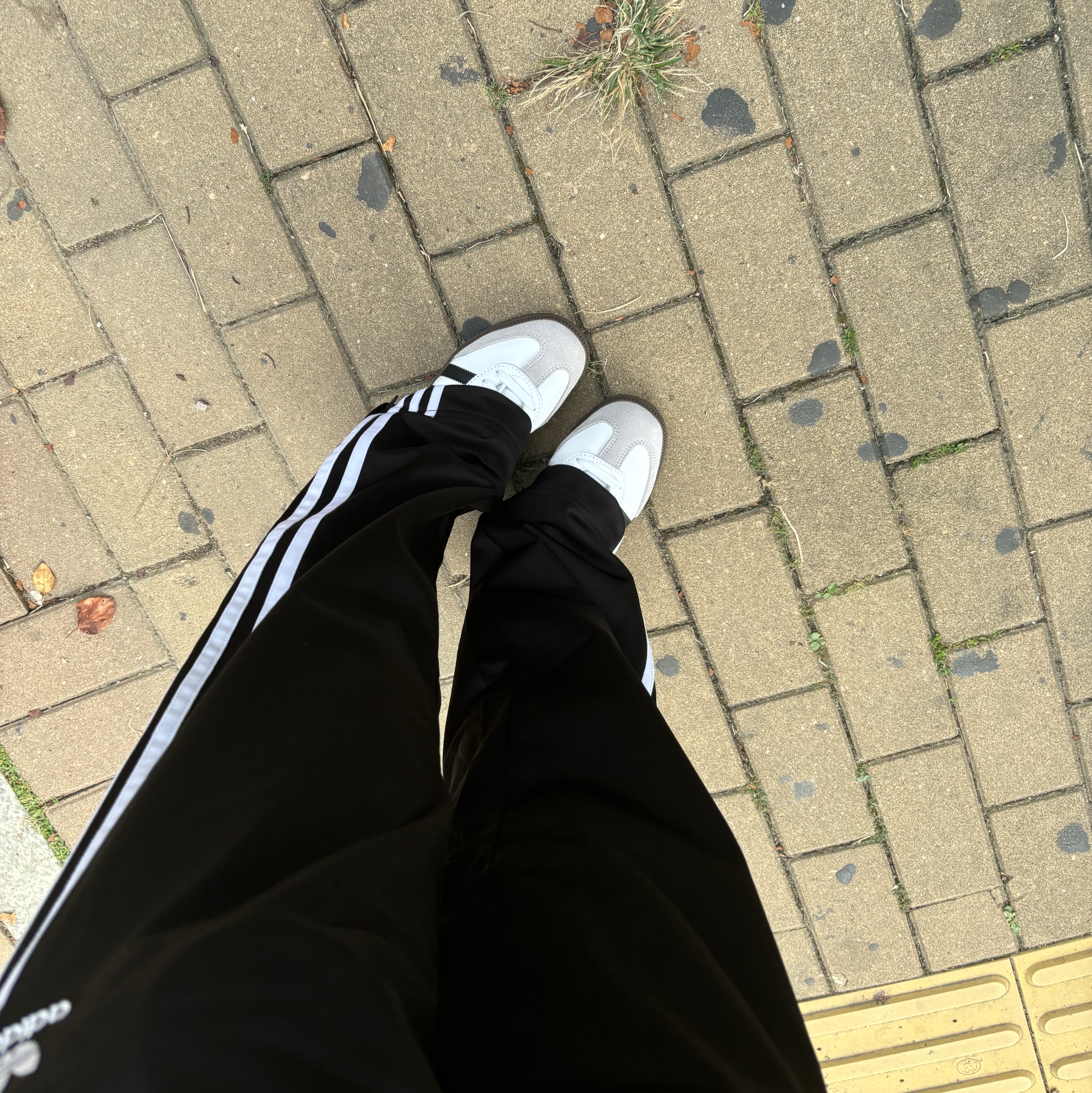 Adidas Samba OG Cloud White, Adidas Adicolor Classic Firebird Track Pants Black - KR Sizing 착용 스타일