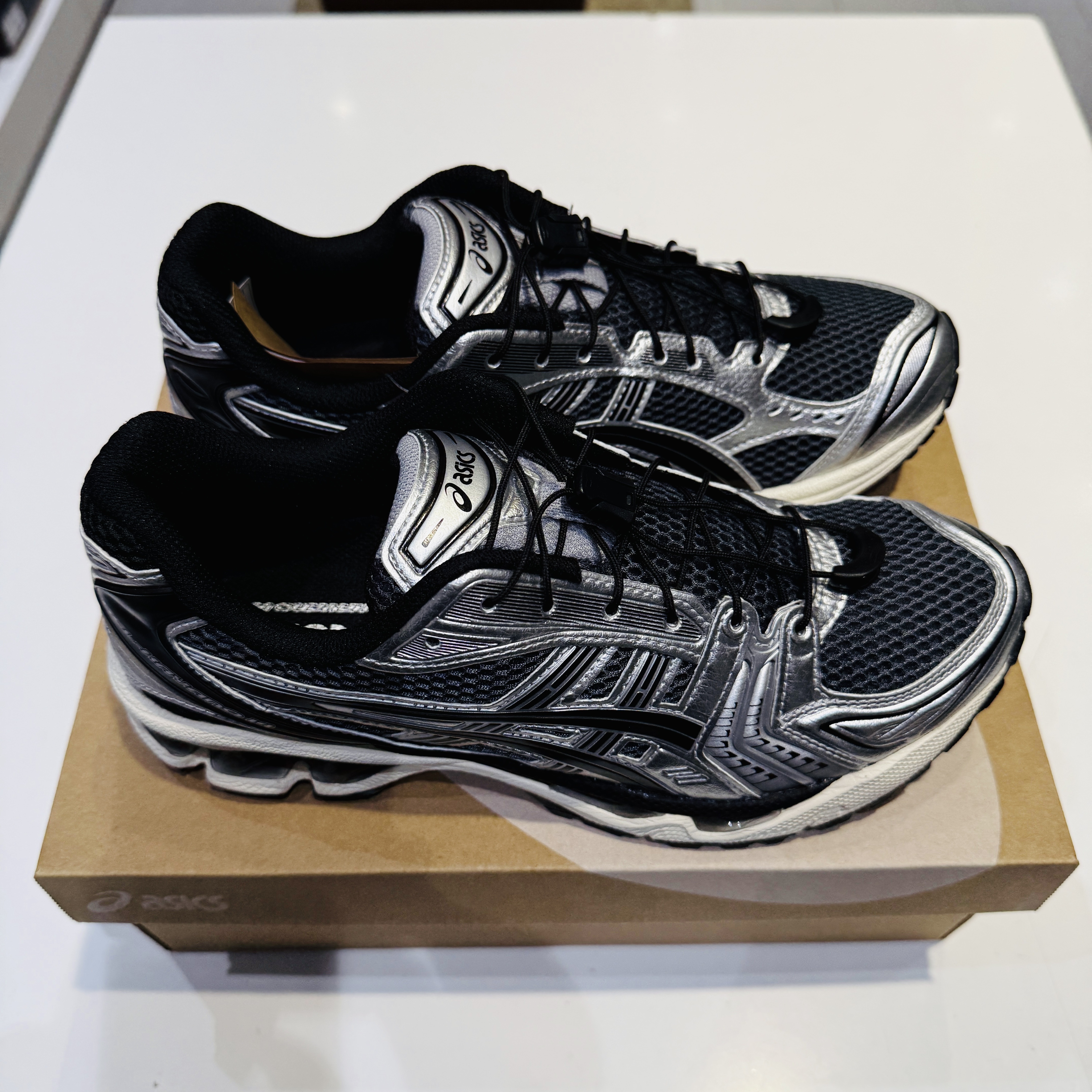 Asics Unlimited Gel-Kayano 14 Carrier Grey Black 착용 스타일 - 4