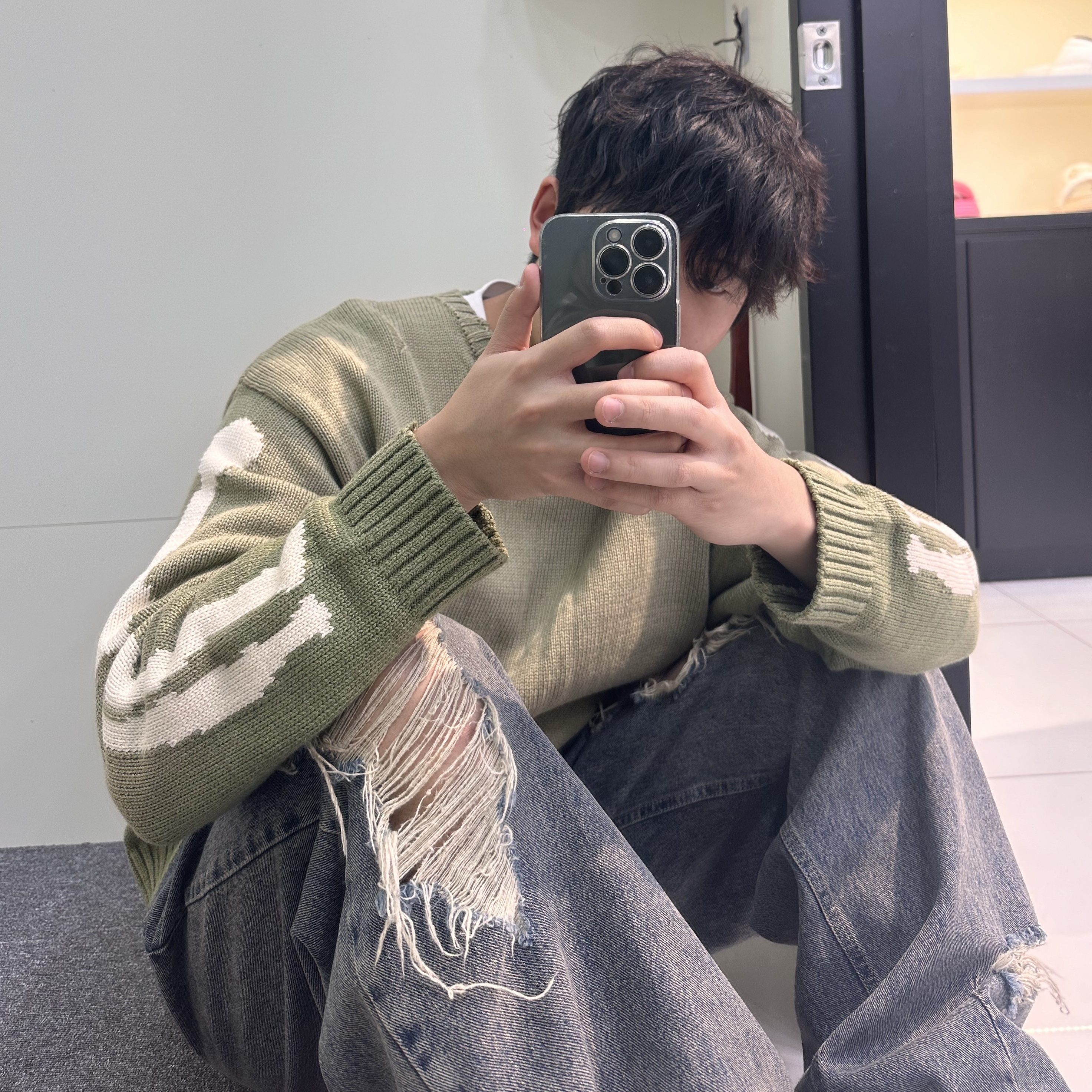 Kapital 5G Cotton Knit Bone Crewneck Sweater Khaki 착용 스타일