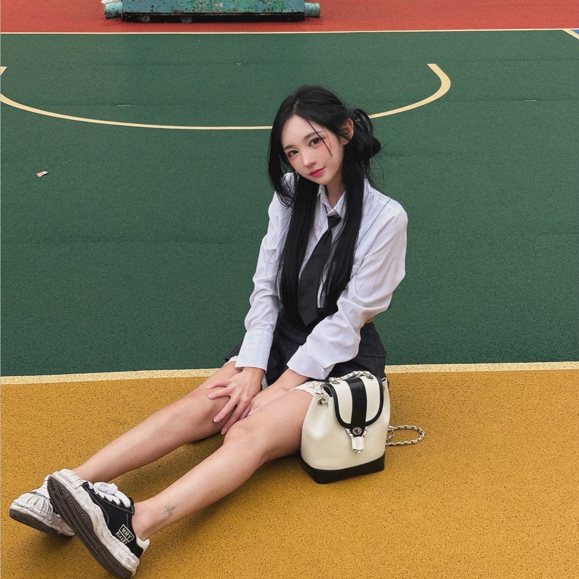 Cardinal Red Hawoo-A Bag Mix, Maison Mihara Yasuhiro Blakey OG Sole Canvas Low-top Sneakers Black White 착용 스타일