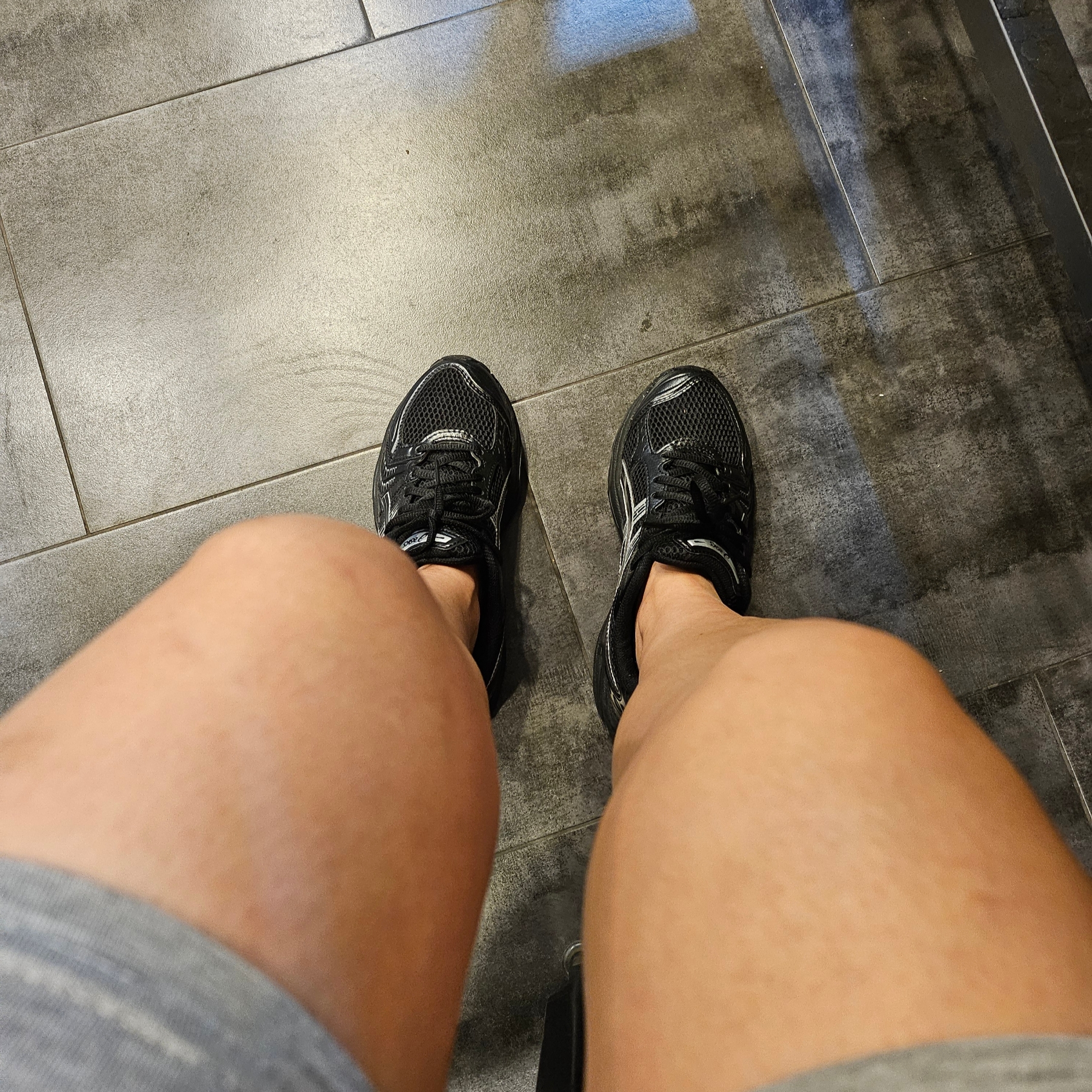 Asics Gel-Kayano 14 Black Pure Silver 착용 스타일