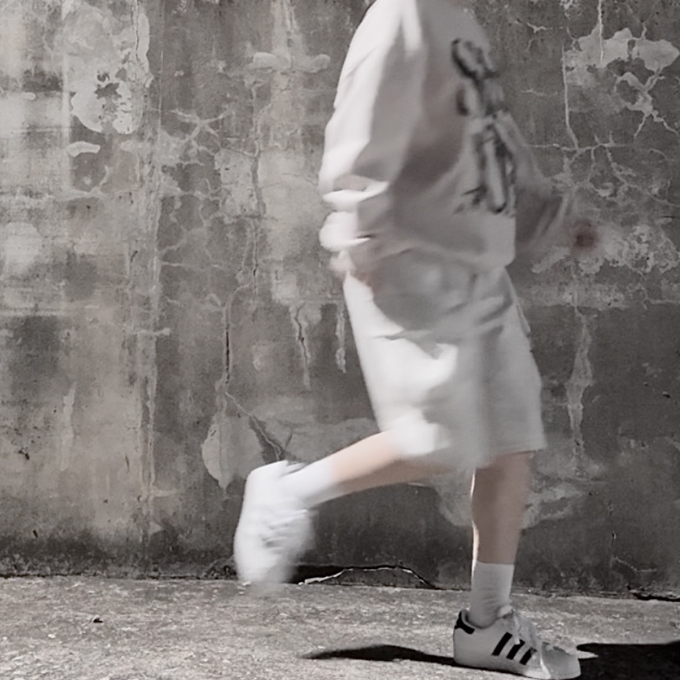 Adidas Superstar White Black 착용 스타일 - 2