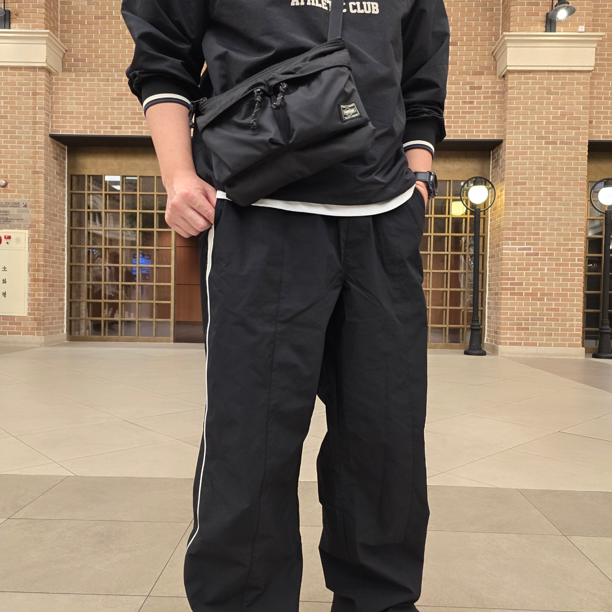 Porter Porterforce Shoulder Bag Black 착용 스타일