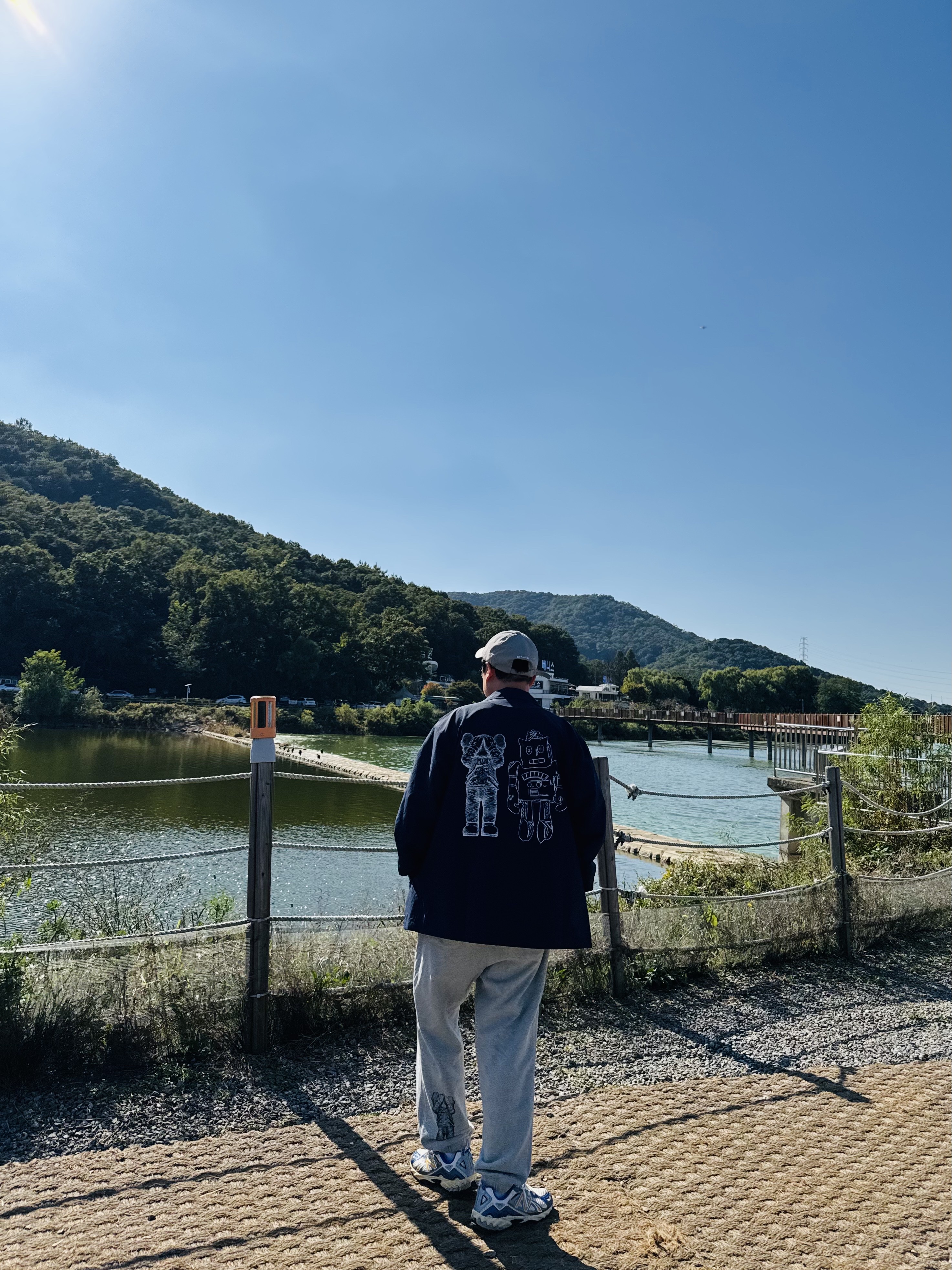 Emis Wappen Ball Cap Gray, Uniqlo UT x Kaws x Warhol Sweatpants Heather Gray 착용 스타일 - 5