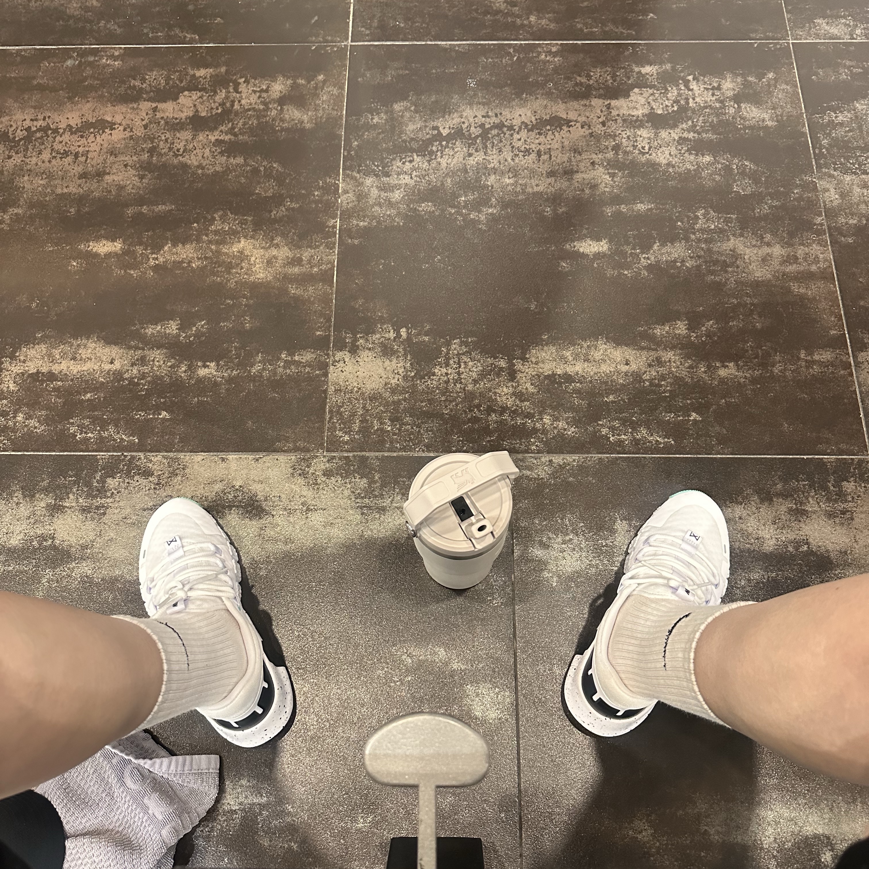 (W) Nike Free Metcon 5 White Emerald, Stanley The IceFlow Flip Straw Tumbler 591ml Rose Quartz 착용 스타일