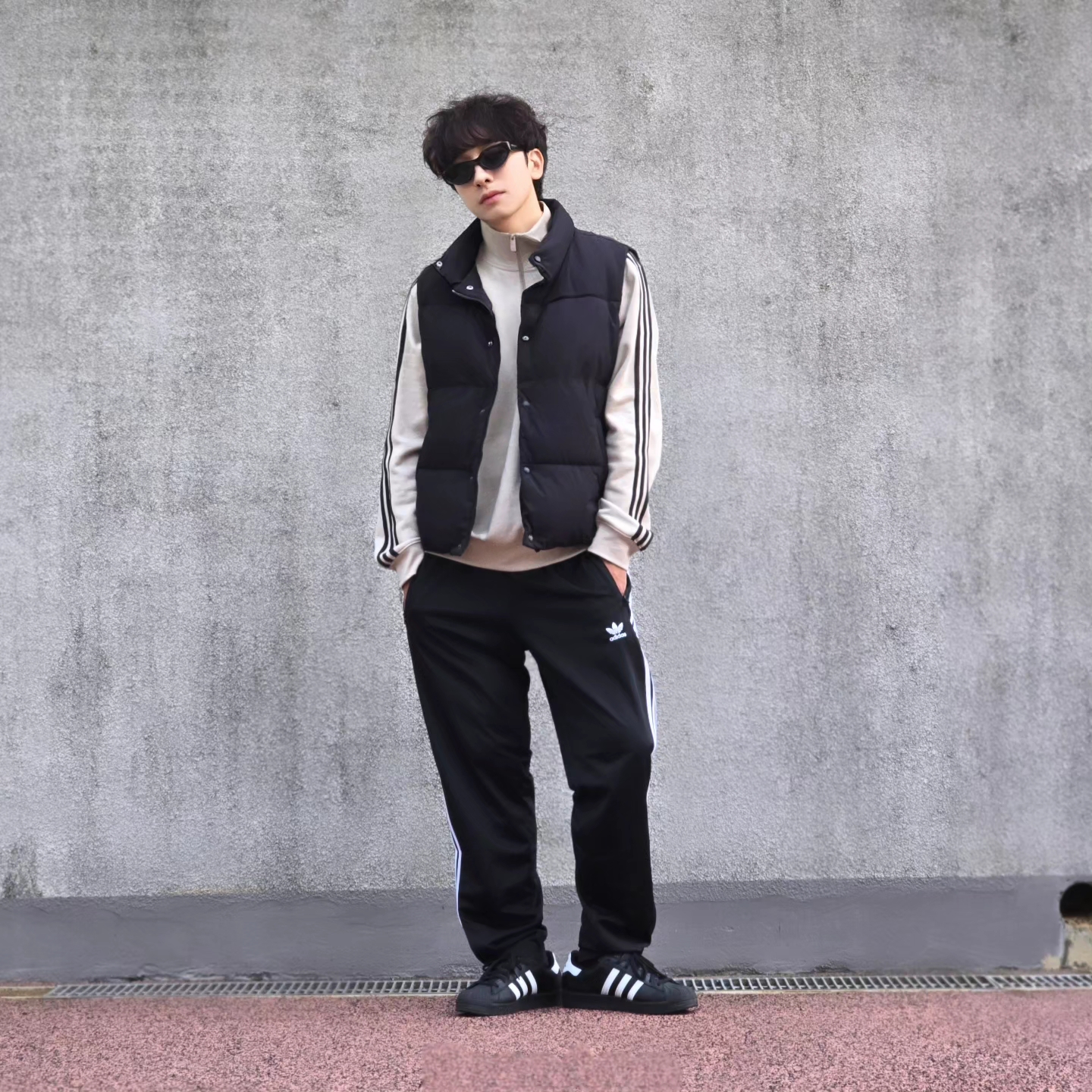 Adidas Adicolor Classic 3-Stripes Half-Zip Sweatshirt Black White - KR Sizing, Adidas Adicolor Classic 3-Stripes Half-Zip Sweatshirt Black White - US Sizing 착용 스타일 - 1