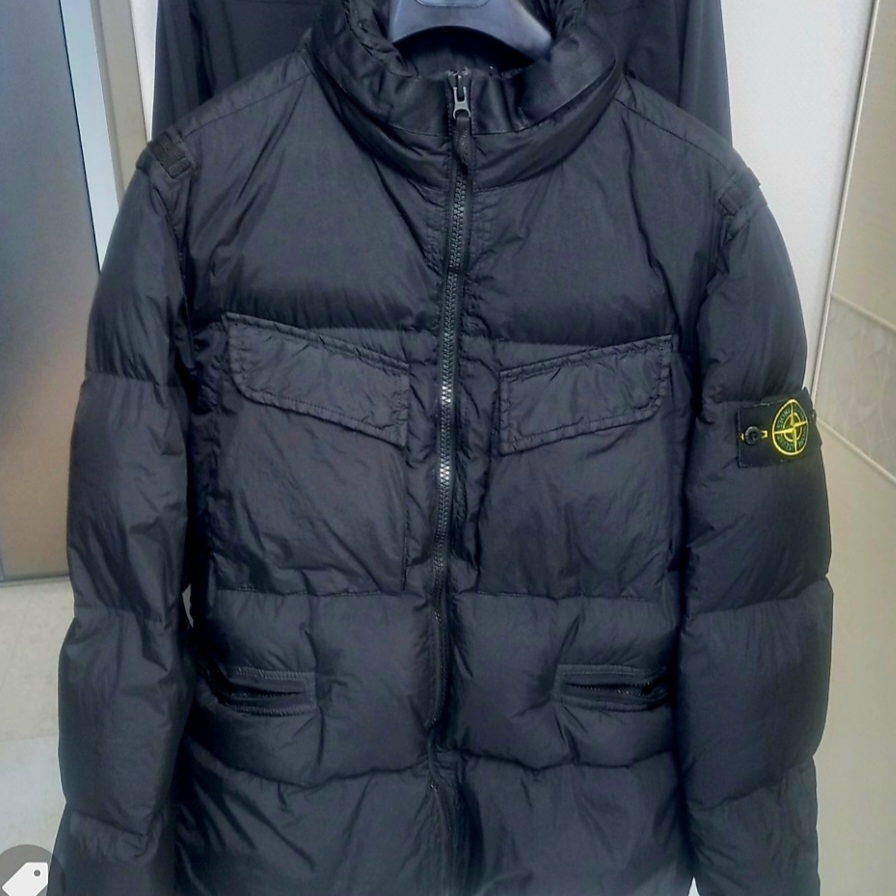 Stone Island 40123 Garment Dyed Crinkle Reps R-NY Down Jacket Black - 22FW 착용 스타일