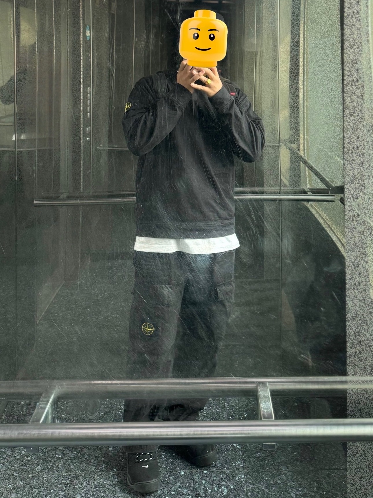 Nike x Supreme SB Darwin Low Black, Stone Island 311WA OLD Treatment Brushed Cotton Canvas Cargo Pants Steel Grey - 24SS 착용 스타일