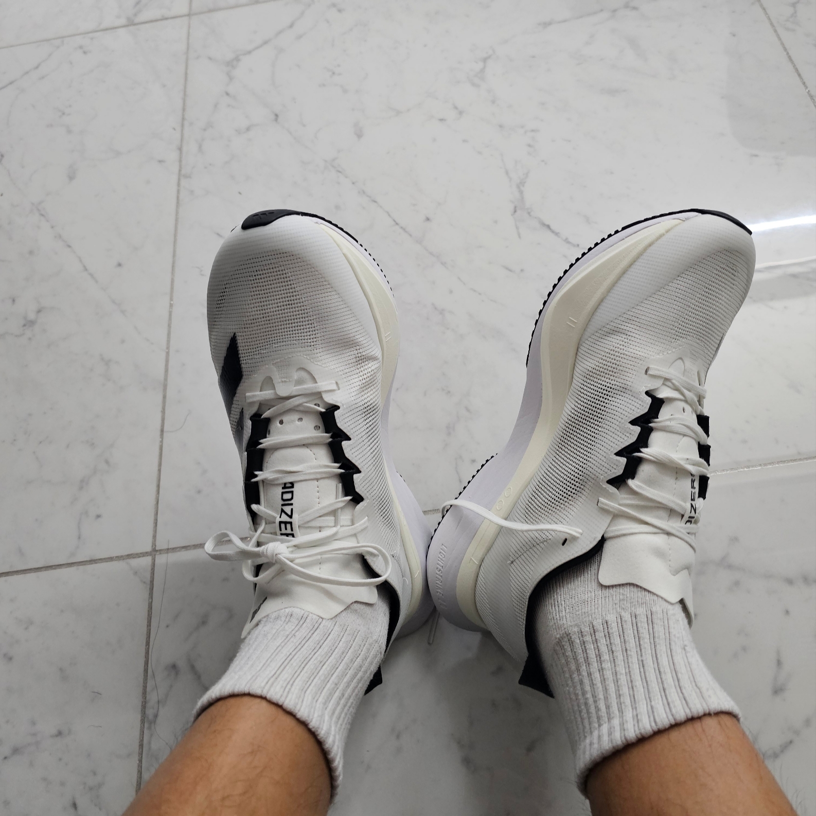 Adidas Adizero Boston 12 Cloud White Core Black Night Metallic 착용 스타일