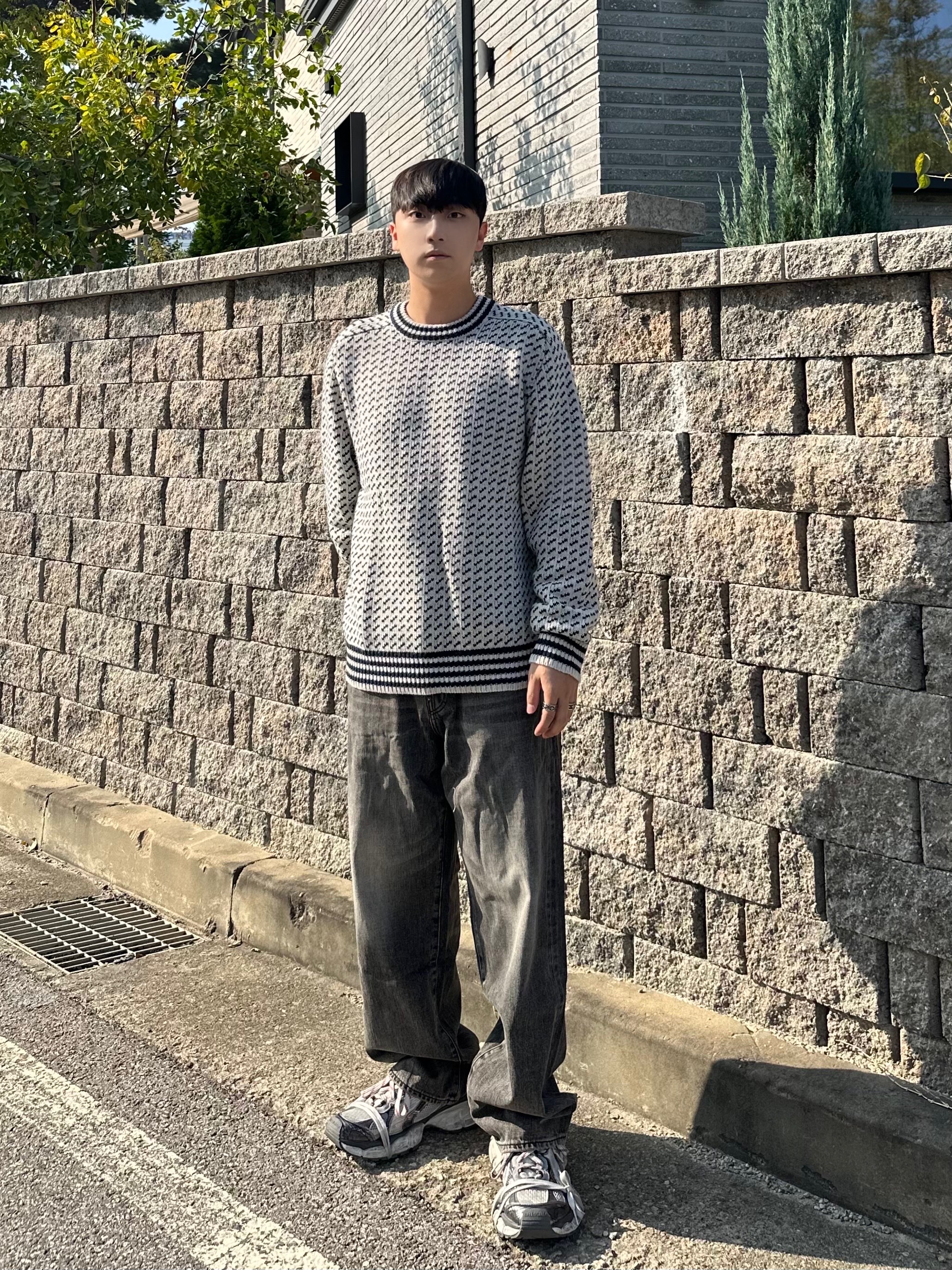 Balenciaga 3XL Sneakers Grey White Red 착용 스타일 - 1