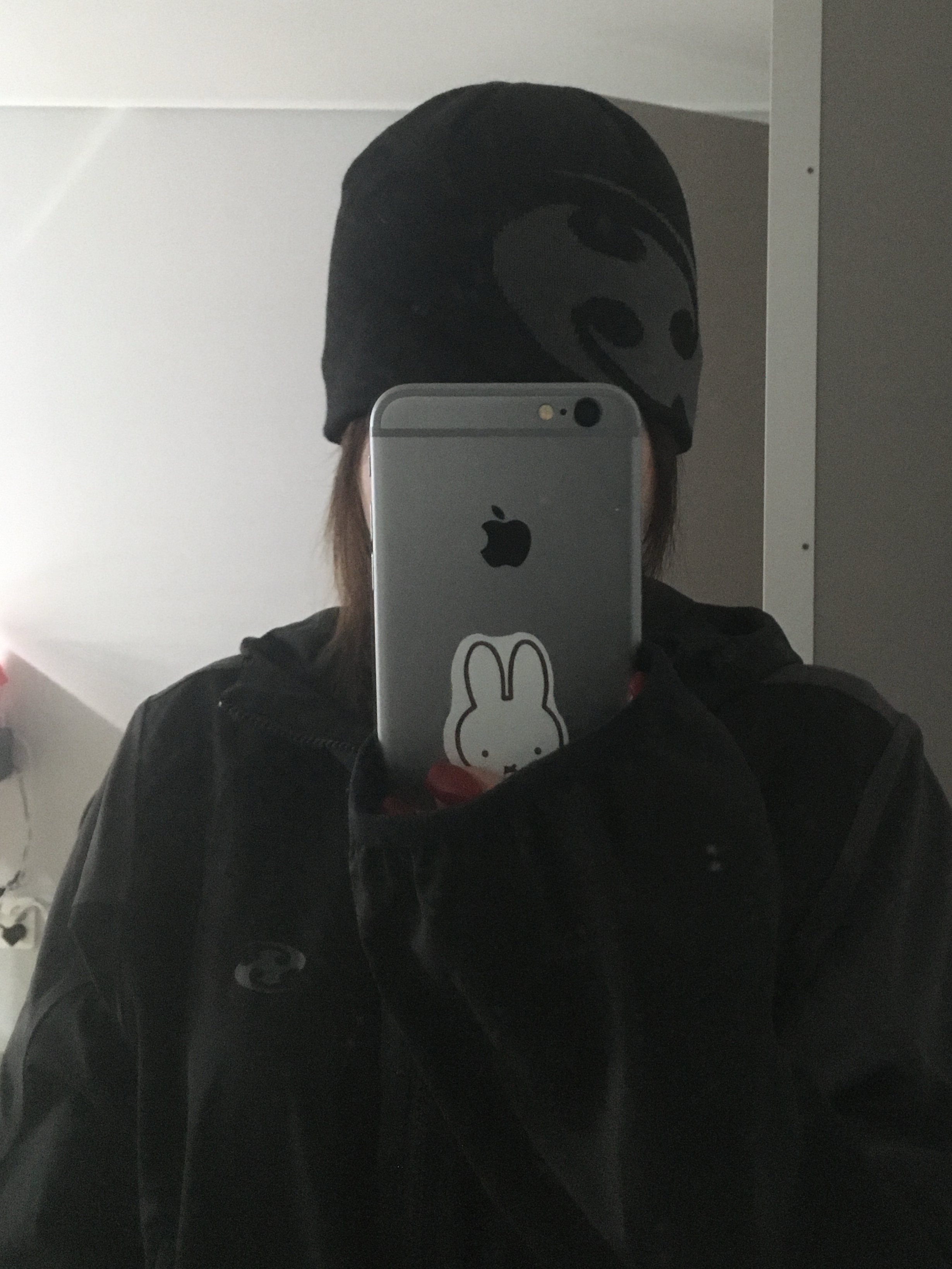 Sansan Gear Insulation Jacket Black, Sansan Gear Logo Beanie Black 착용 스타일