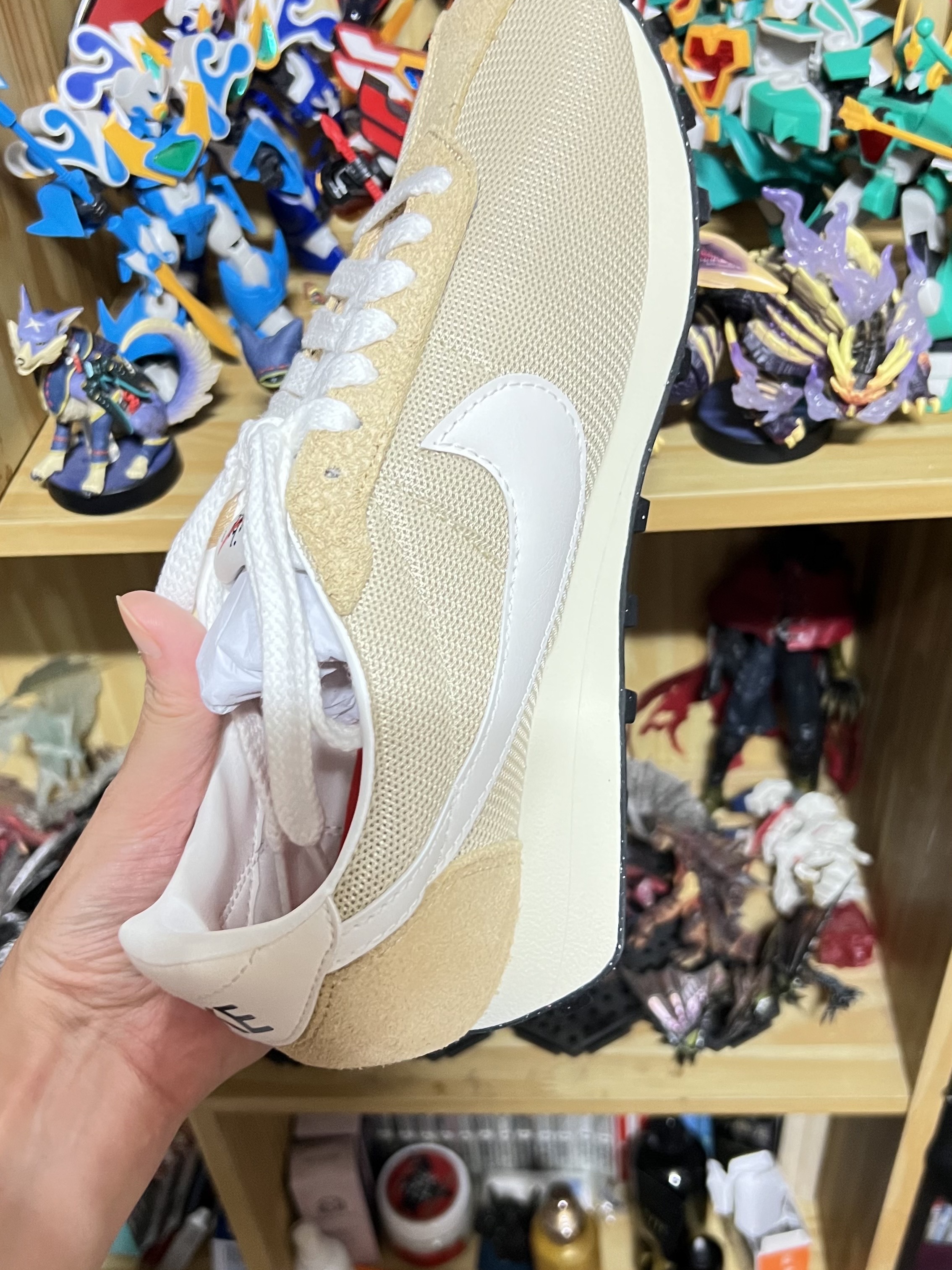 Nike LD-1000 SP Sesame and Team Gold 착용 스타일 - 1