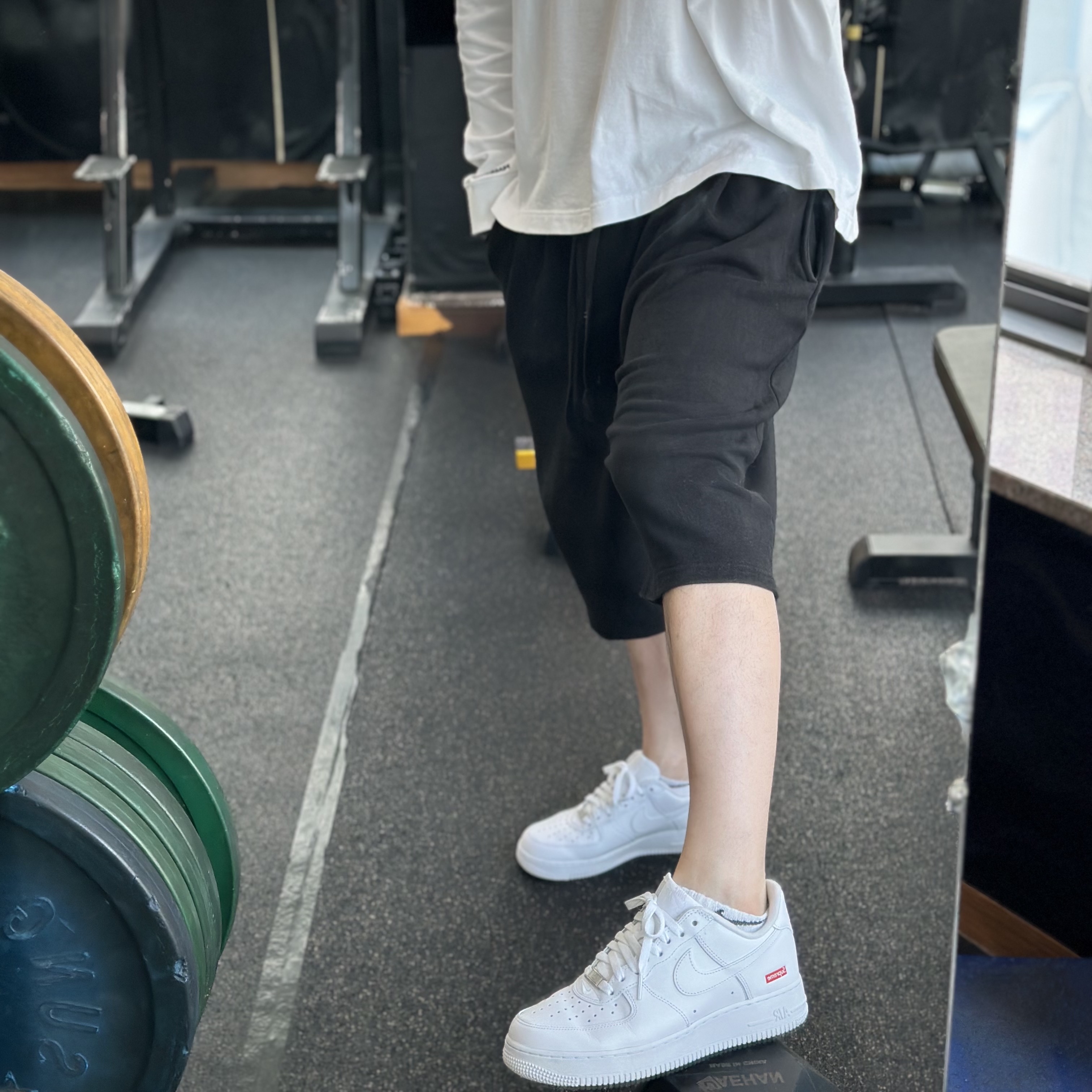 Undermycar Mu.16 Anti Fxxking Logo Play Oversized One Tuck Sweat Shorts Black, Nike x Peaceminusone LS T-Shirt White (DR0098-100) 착용 스타일 - 2