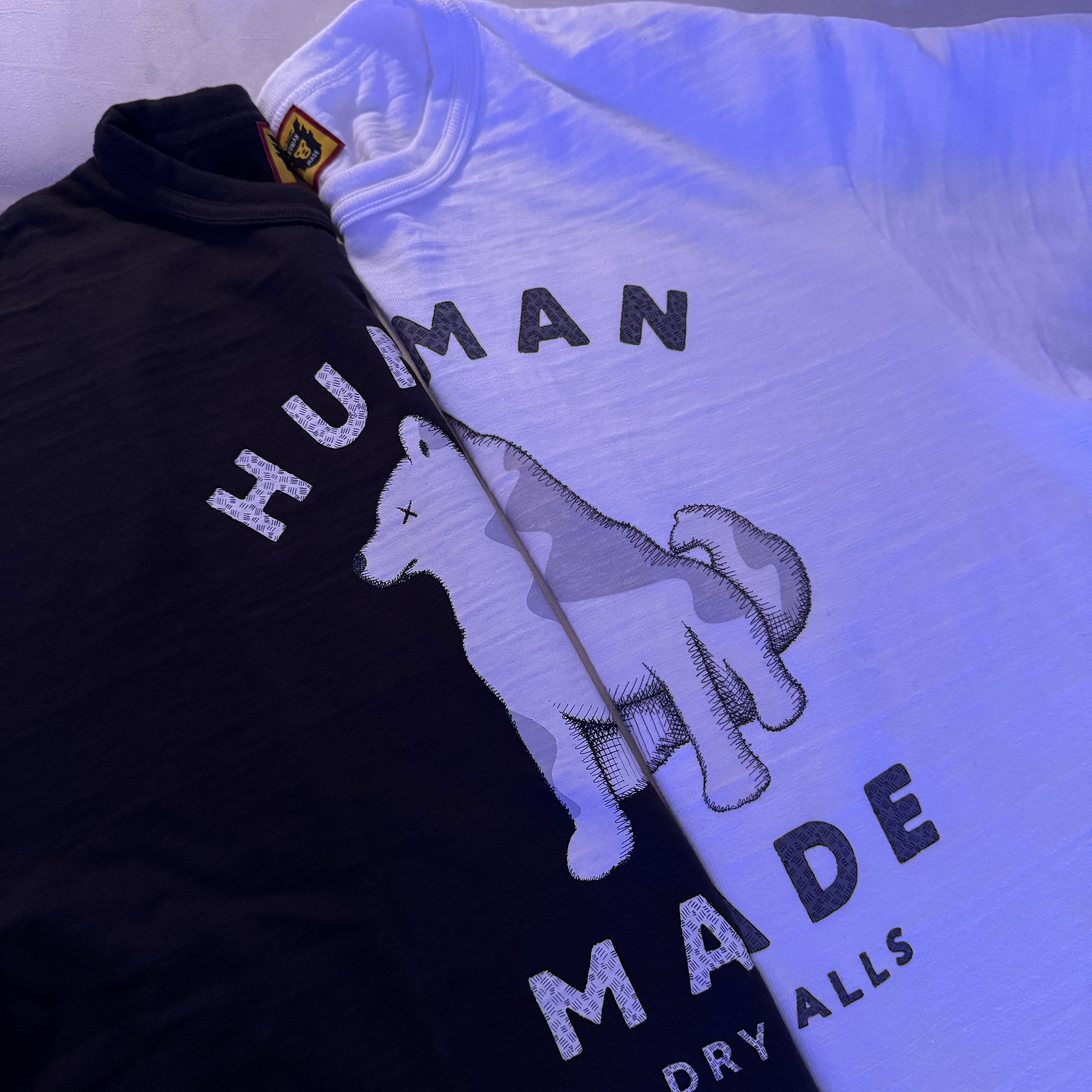 Human Made x Kaws Graphic T-Shirt White - Seoul Store Exclusive, Human Made x Kaws Graphic T-Shirt Black - Seoul Store Exclusive 착용 스타일 - 1