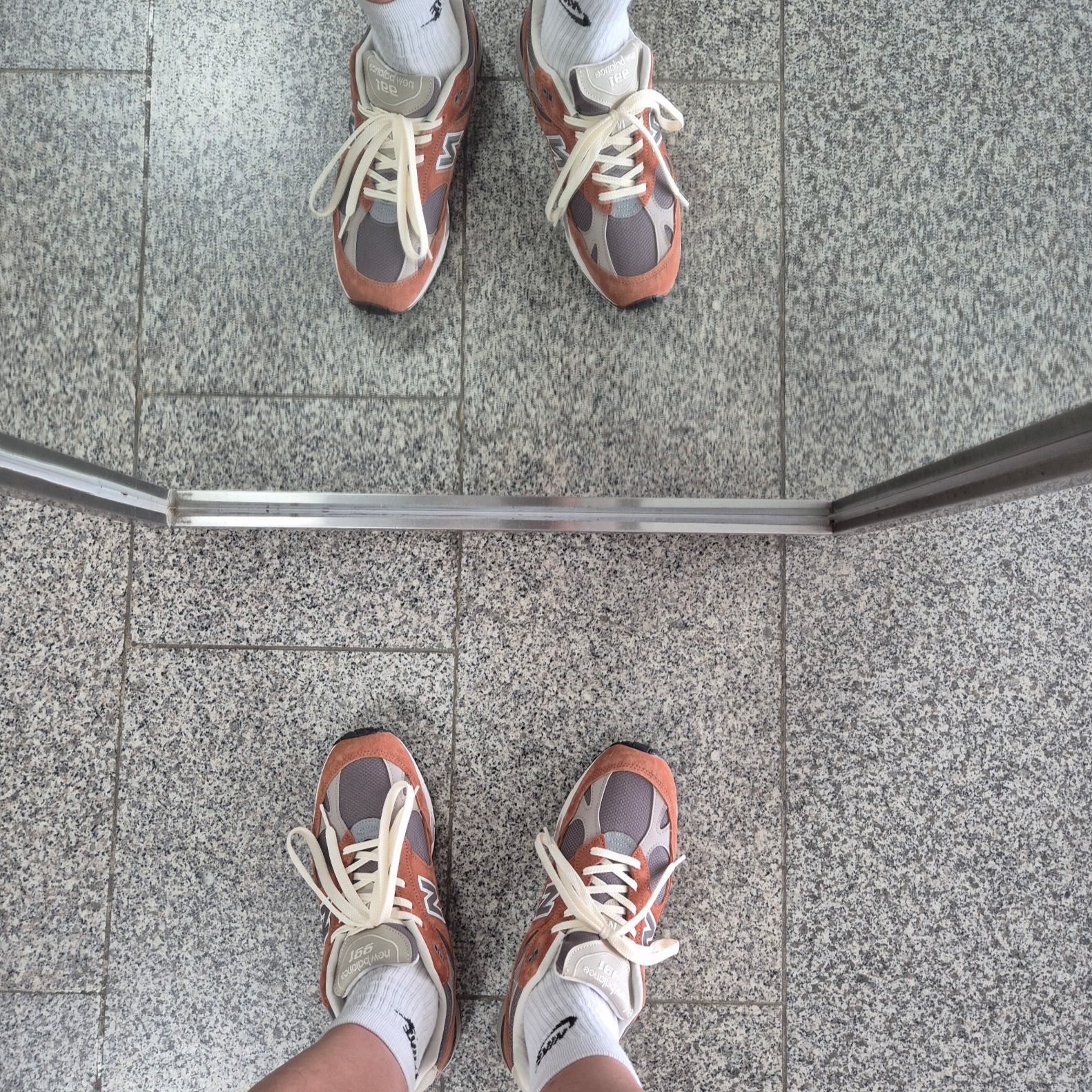 New Balance 991 Made in UK Sequoia Falcon 착용 스타일 - 2