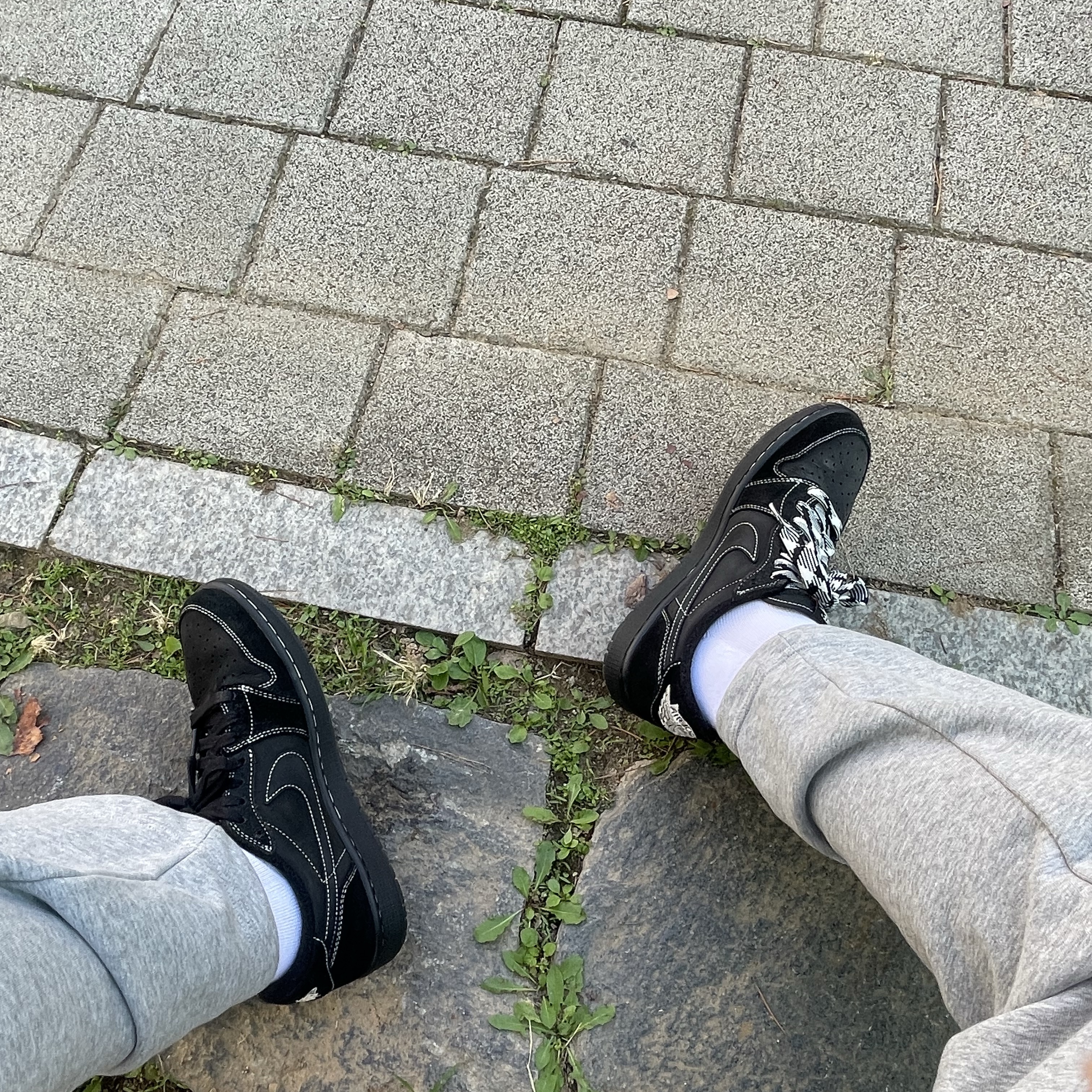 Jordan 1 x Travis Scott Retro Low OG SP Black Phantom 착용 스타일