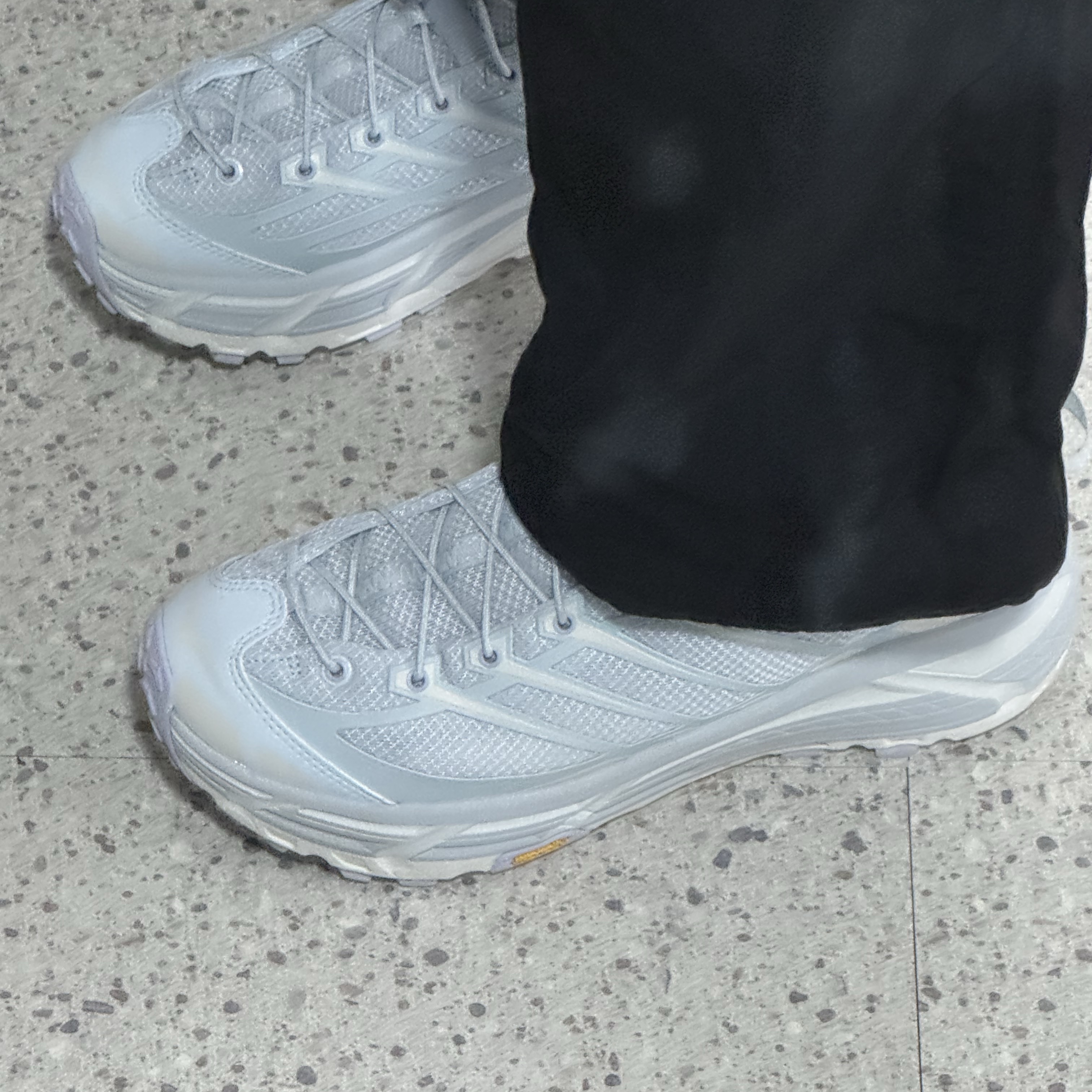 Hoka Mafate Three 2 Illusion Cloudless 착용 스타일