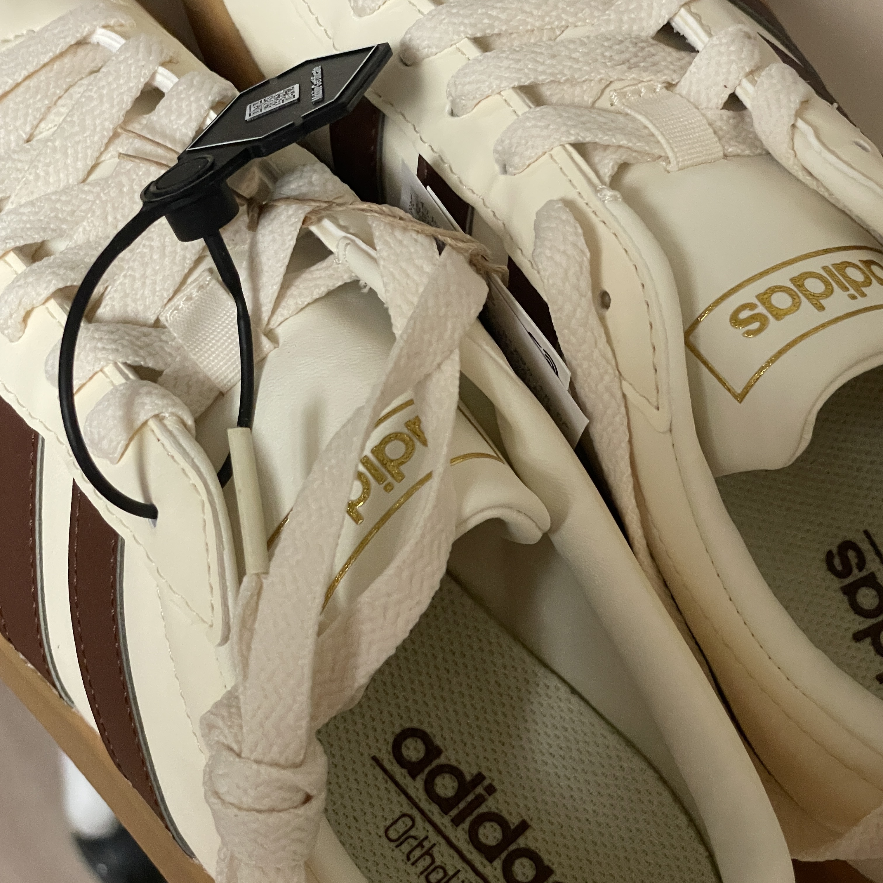 Adidas VL Court 2.0 Cream Brown 착용 스타일