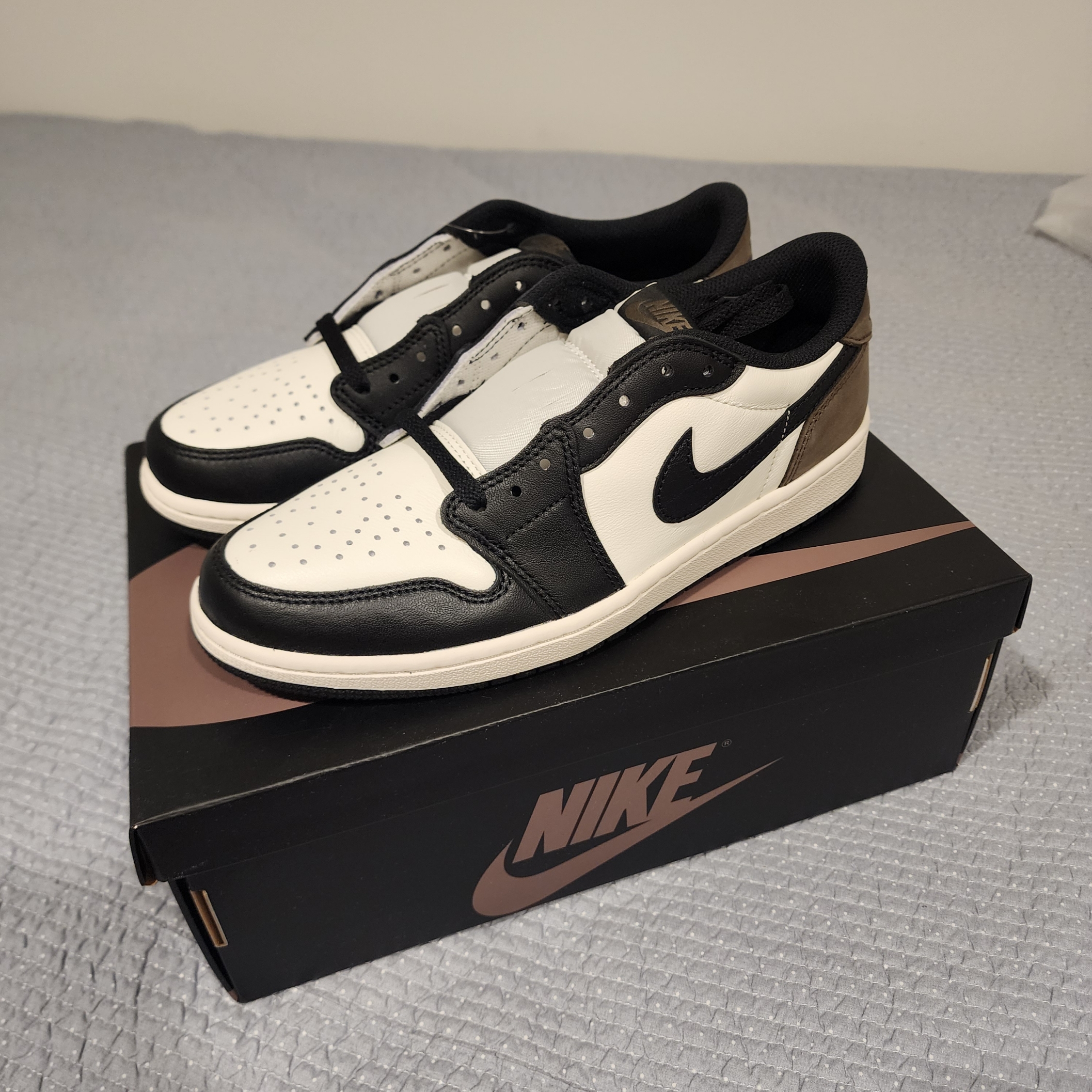 Jordan 1 Retro Low OG Mocha 착용 스타일 - 2