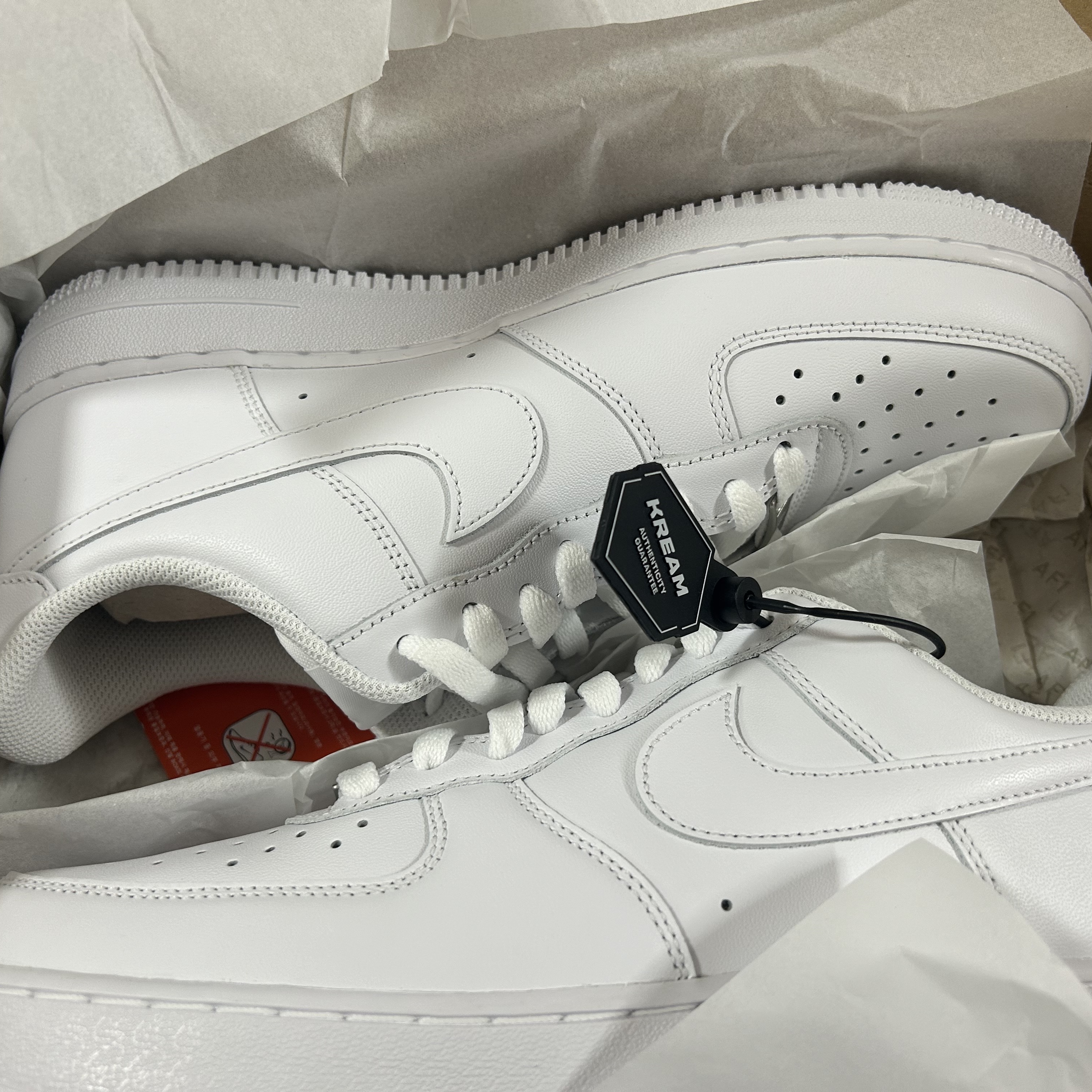 Nike Air Force 1 '07 Low White 착용 스타일 - 2