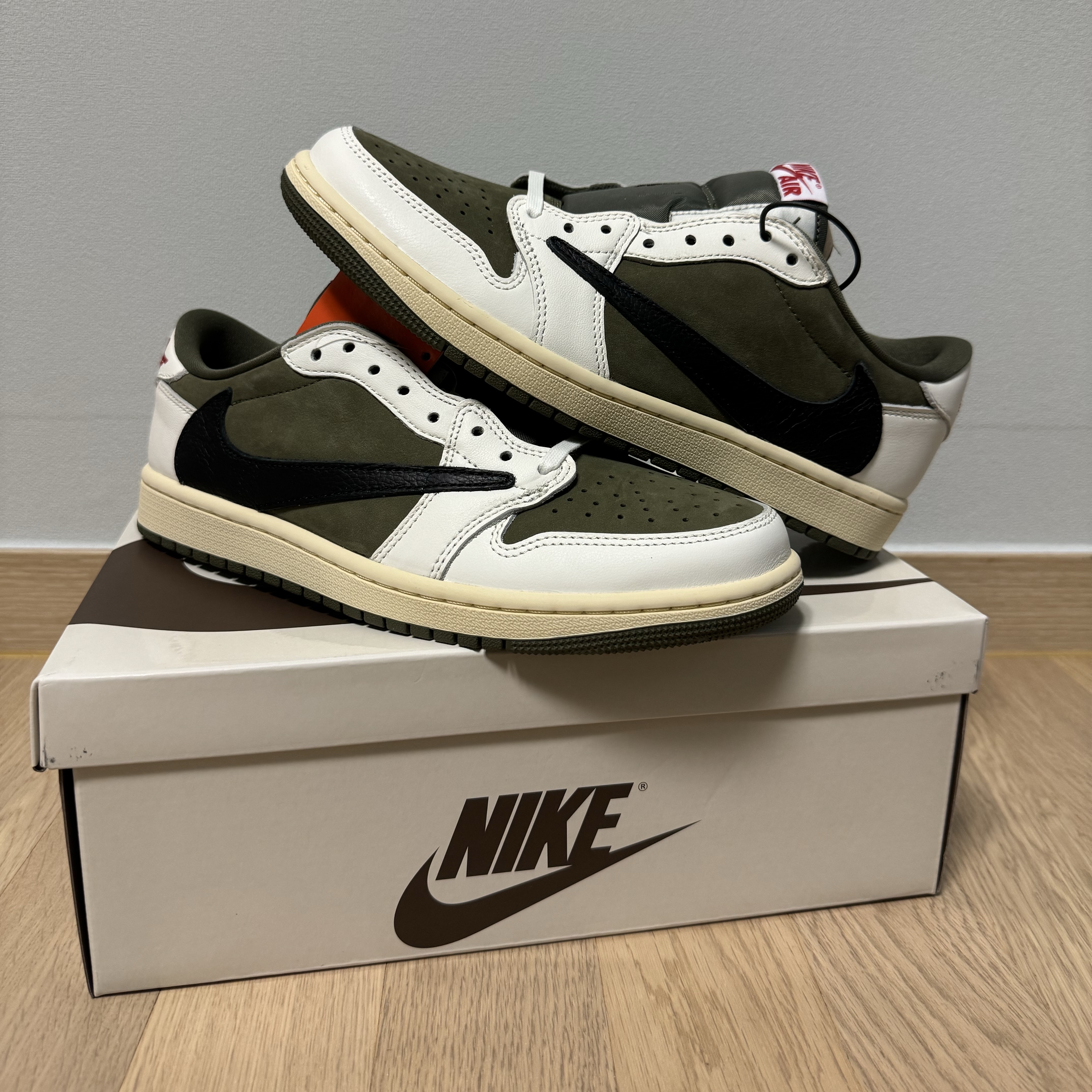 Jordan 1 x Travis Scott Retro Low OG SP Reverse Olive 착용 스타일