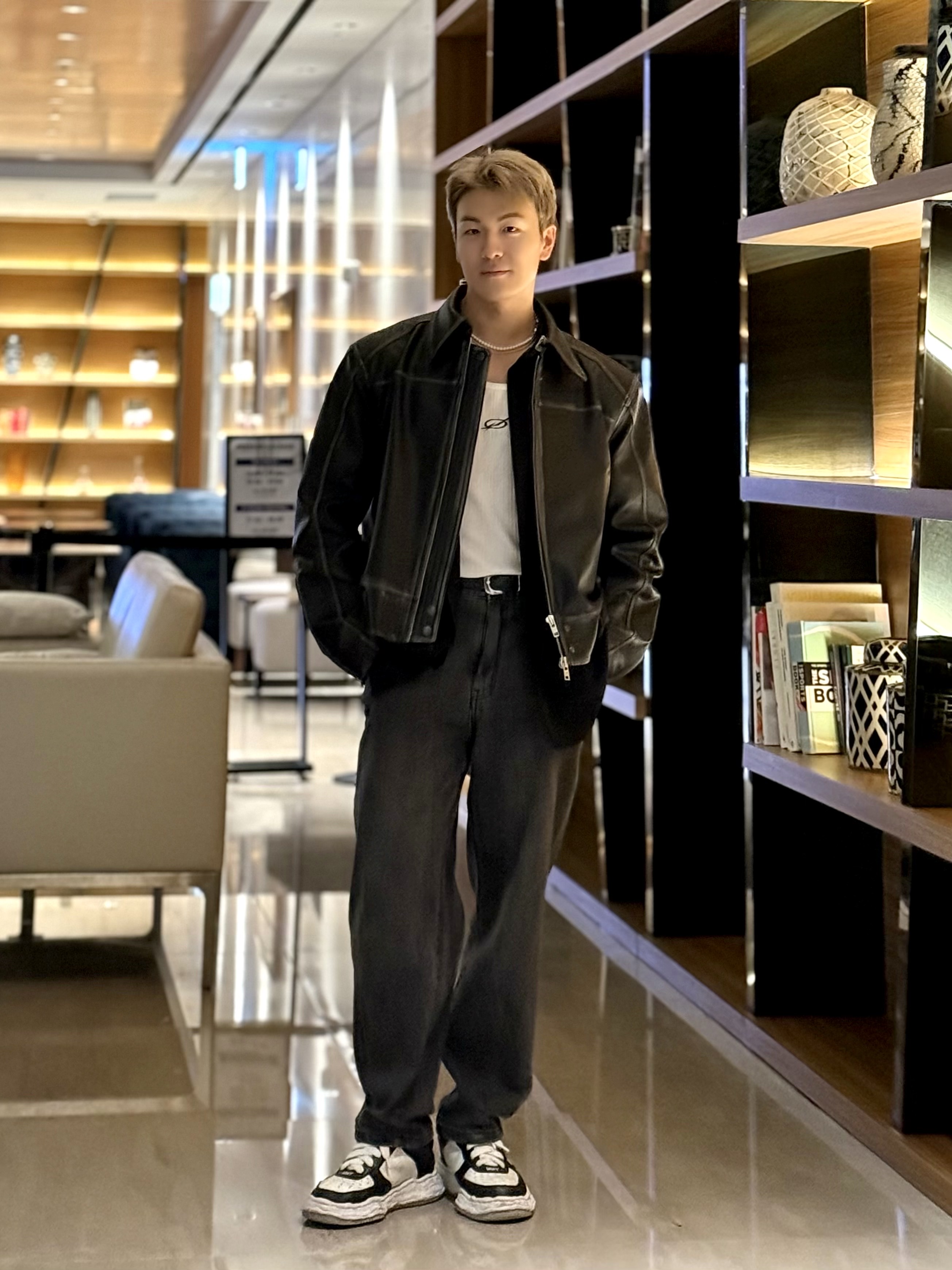 Haleine 3D Distressed Faux Leahter Jacket Black (VJ301), Maison Mihara Yasuhiro Wayne OG Sole Canvas Low-top Sneakers Black White 착용 스타일 - 7