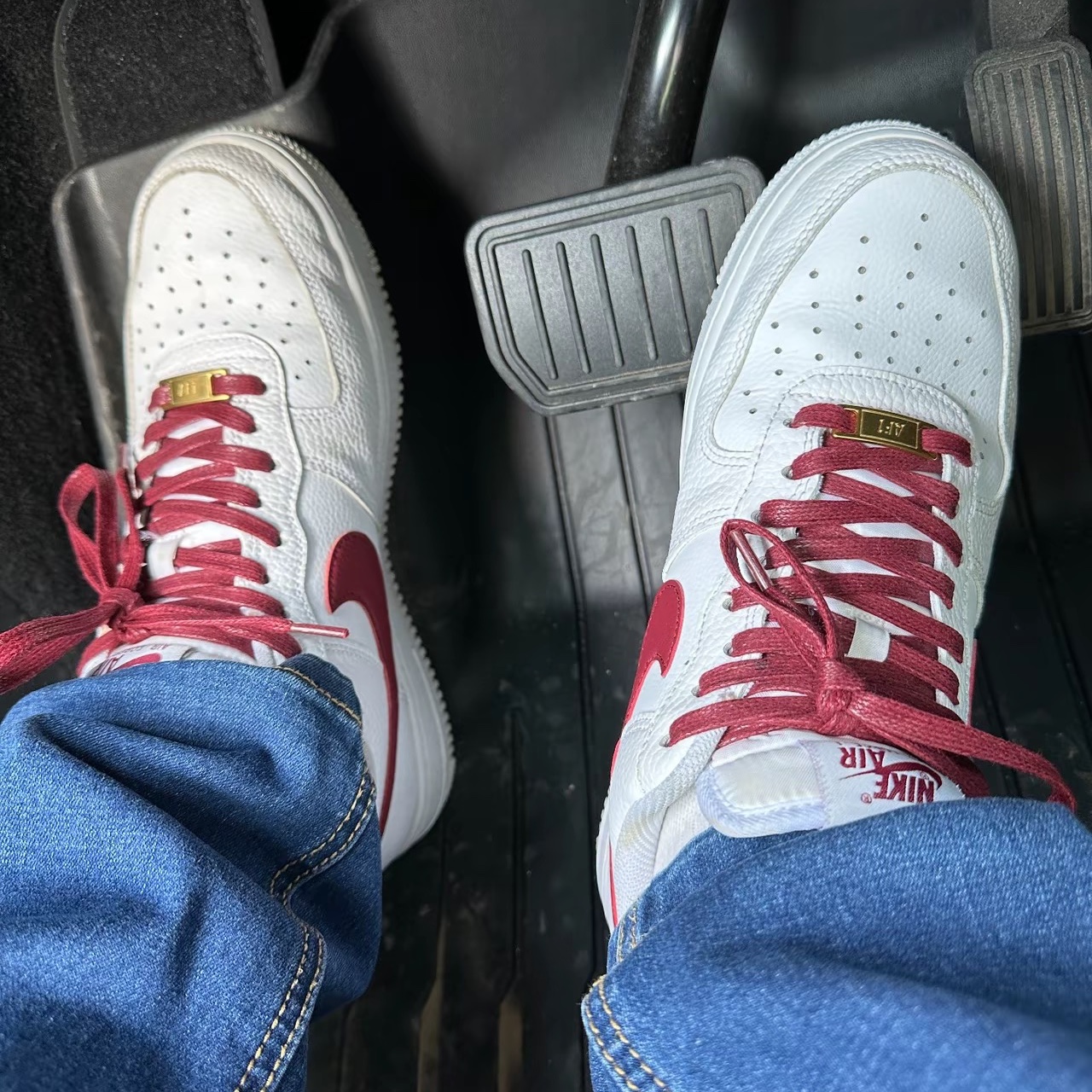 Nike Air Force 1 '07 Low White Team Red 착용 스타일