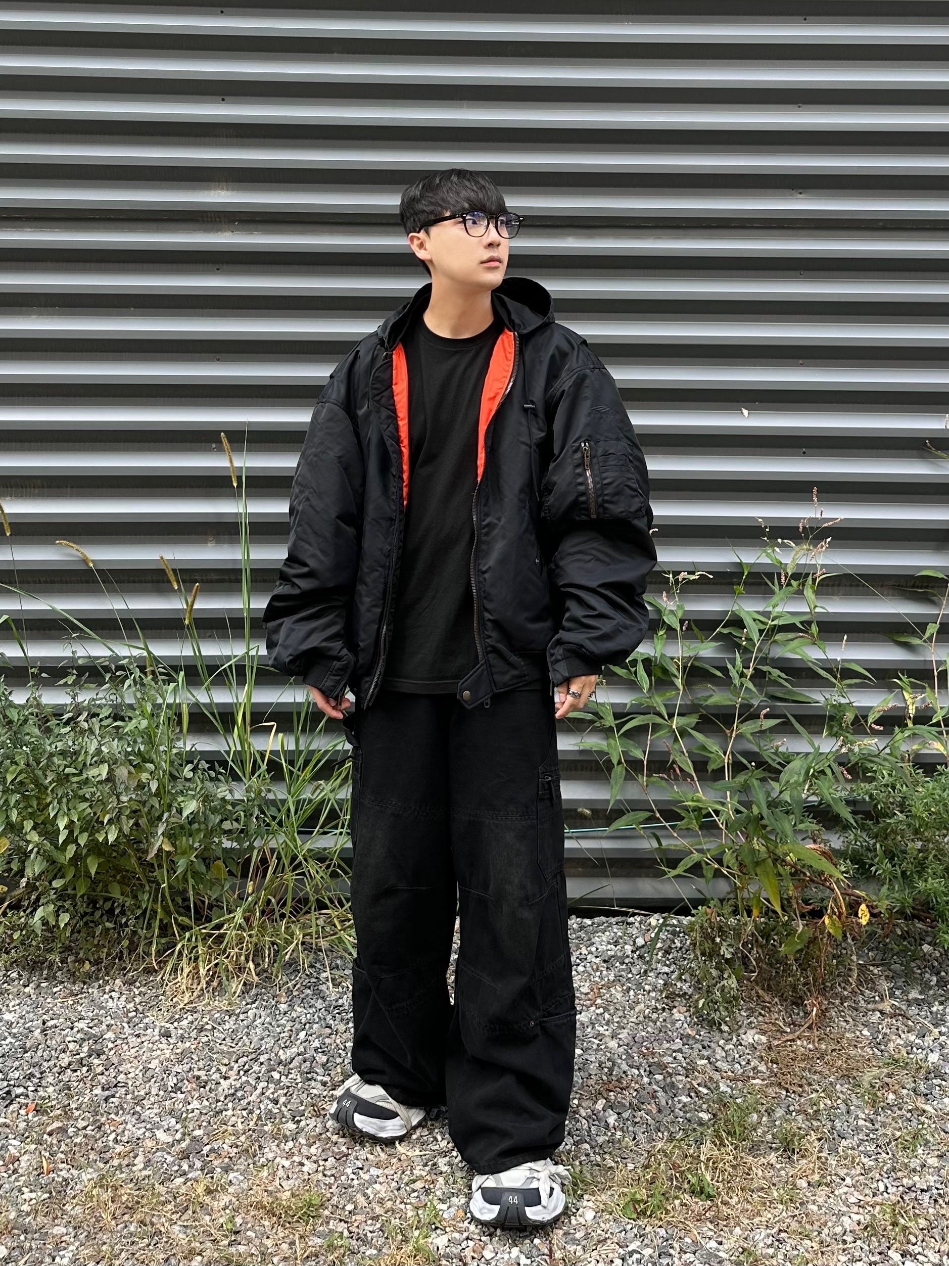 Balenciaga Cargo Sneakers White Grey 착용 스타일 - 1