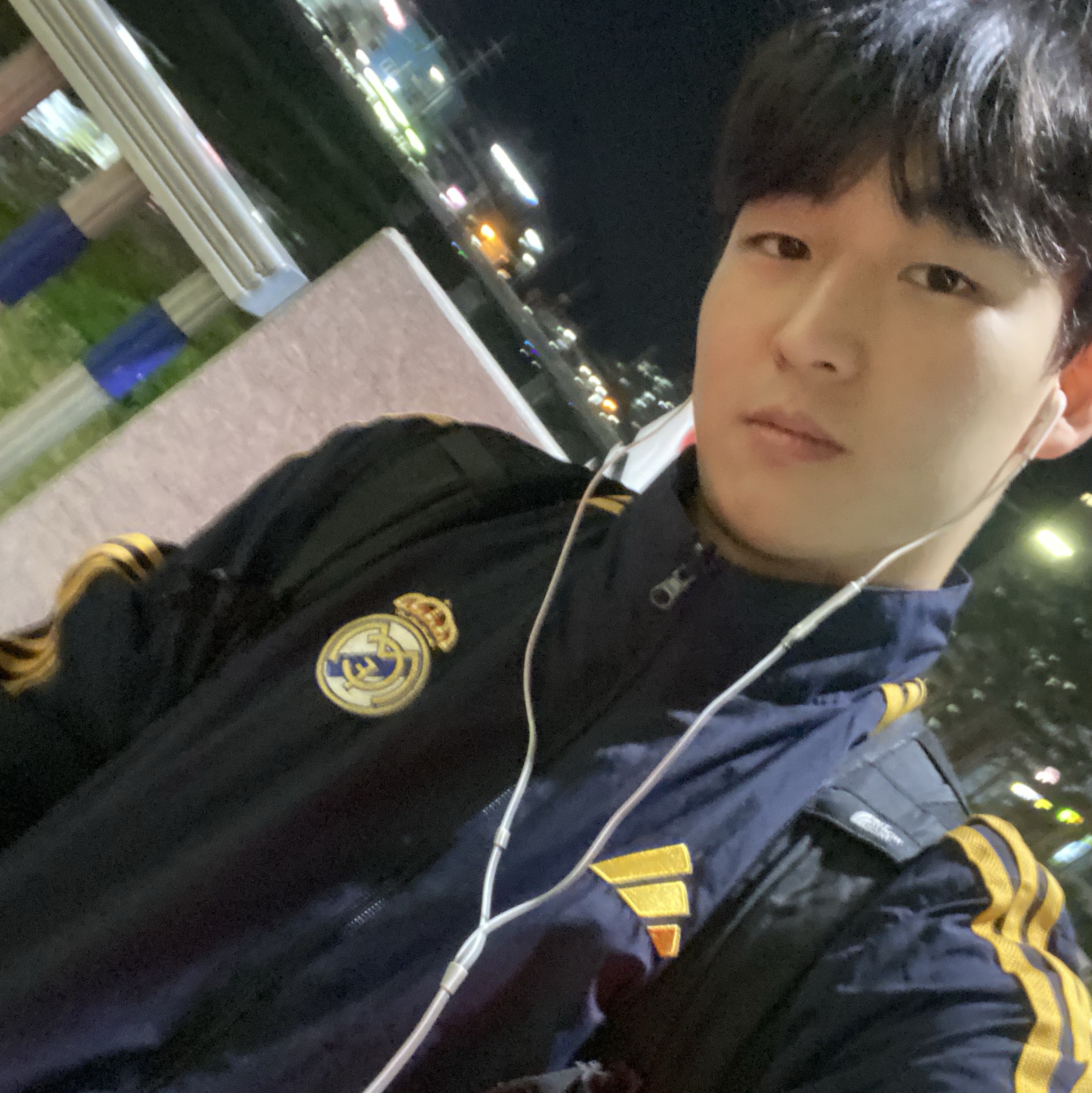 Adidas Real Madrid Anthem Jacket Legend Ink - US Sizing 착용 스타일