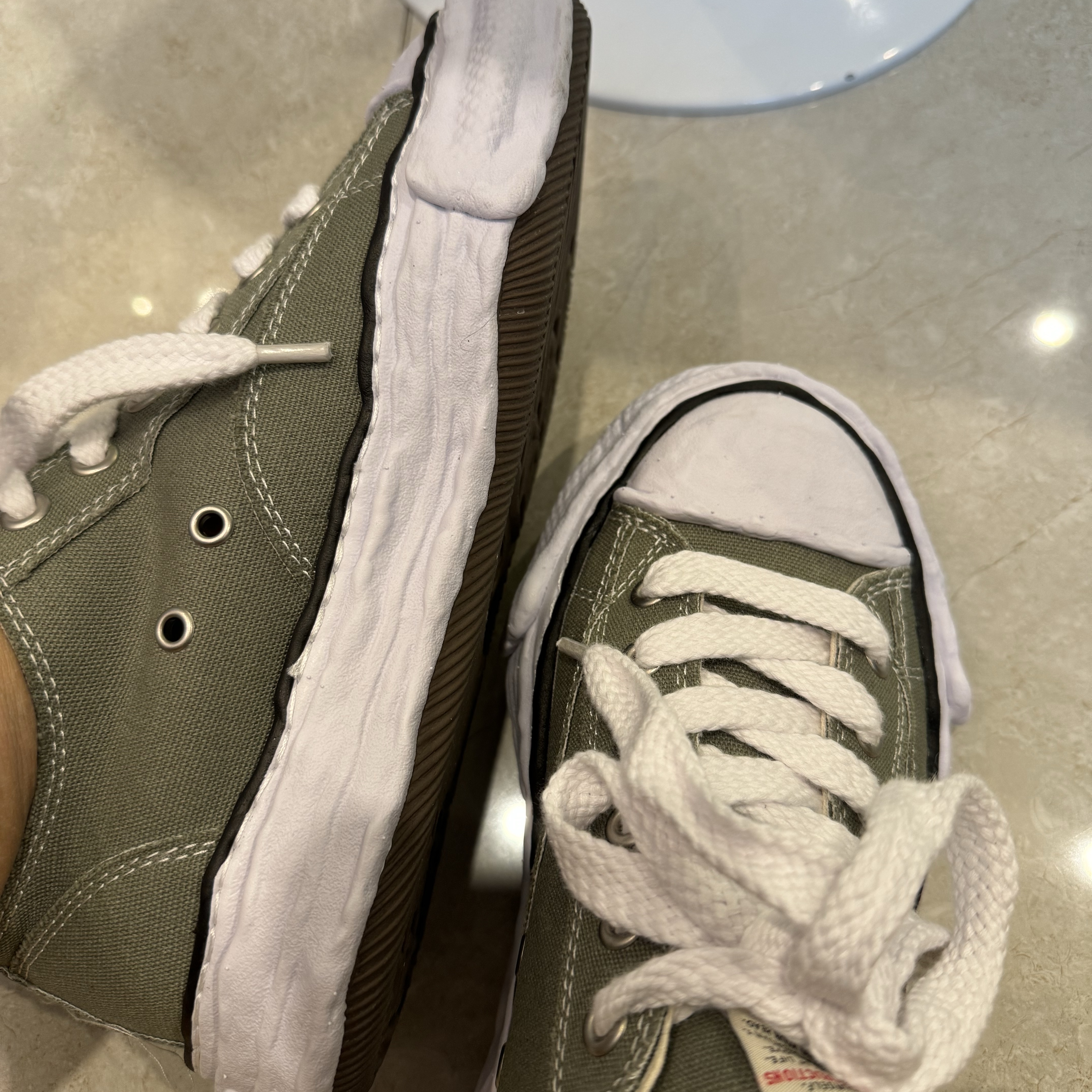 Maison Mihara Yasuhiro Peterson23 OG Sole Canvas Low-top Sneakers Green 착용 스타일