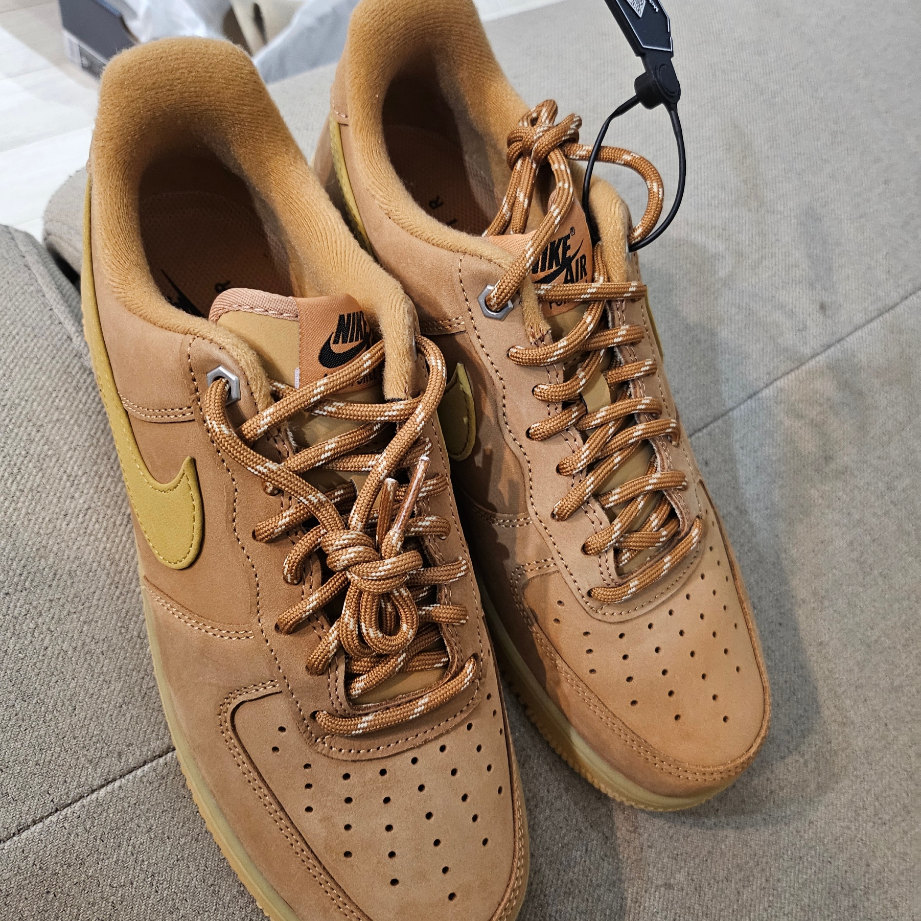 Nike Air Force 1 '07 WB Flax 착용 스타일 - 2