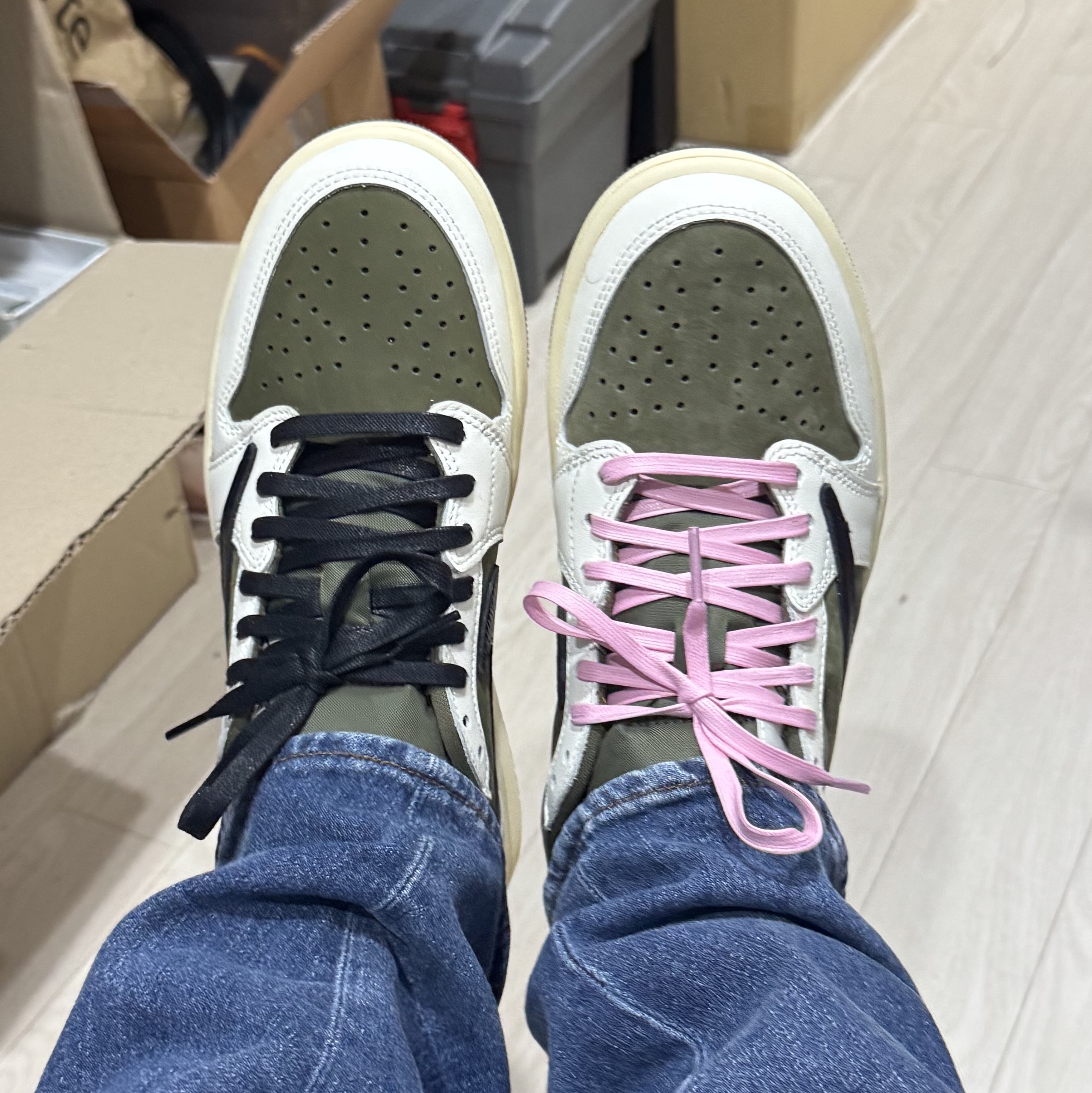 Jordan 1 x Travis Scott Retro Low OG SP Reverse Olive 착용 스타일