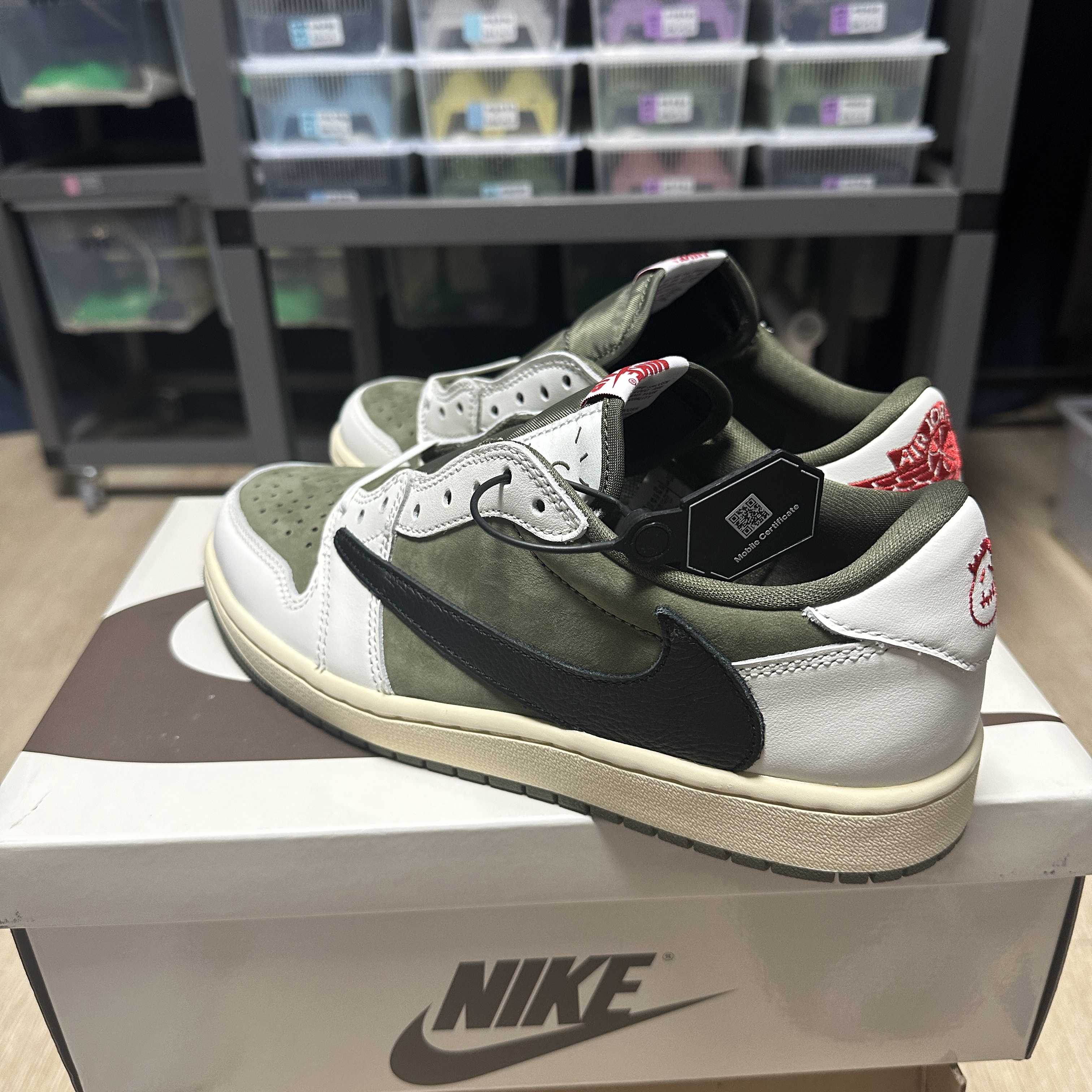 Jordan 1 x Travis Scott Retro Low OG SP Reverse Olive 착용 스타일 - 2