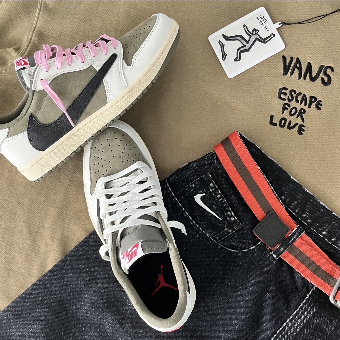 Jordan 1 x Travis Scott Retro Low OG SP Reverse Olive, Supreme x Nike Denim Short Black - 24SS 착용 스타일 - 2