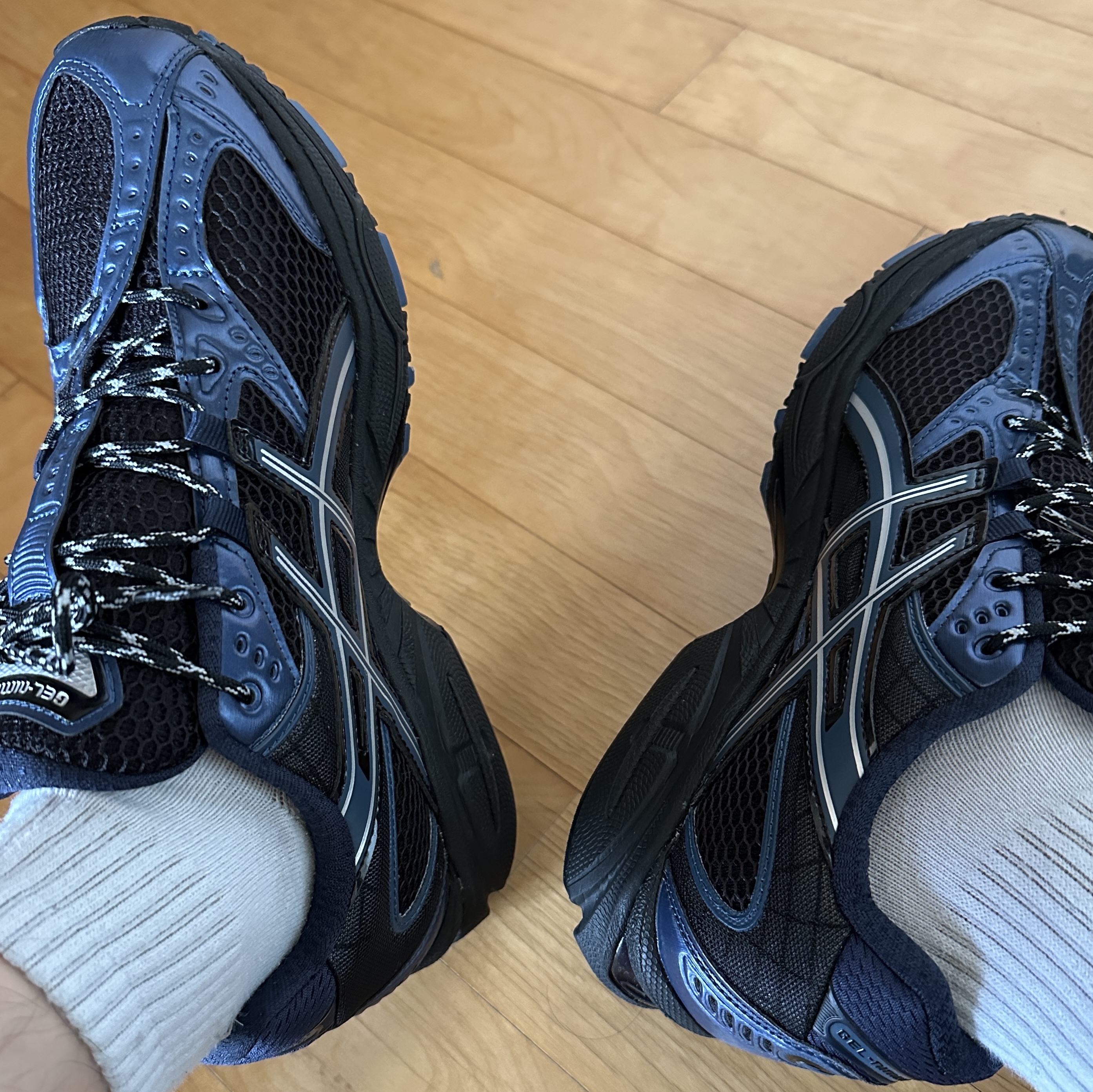 Asics Gel-Nimbus 10.1 Black Grand Shark 착용 스타일