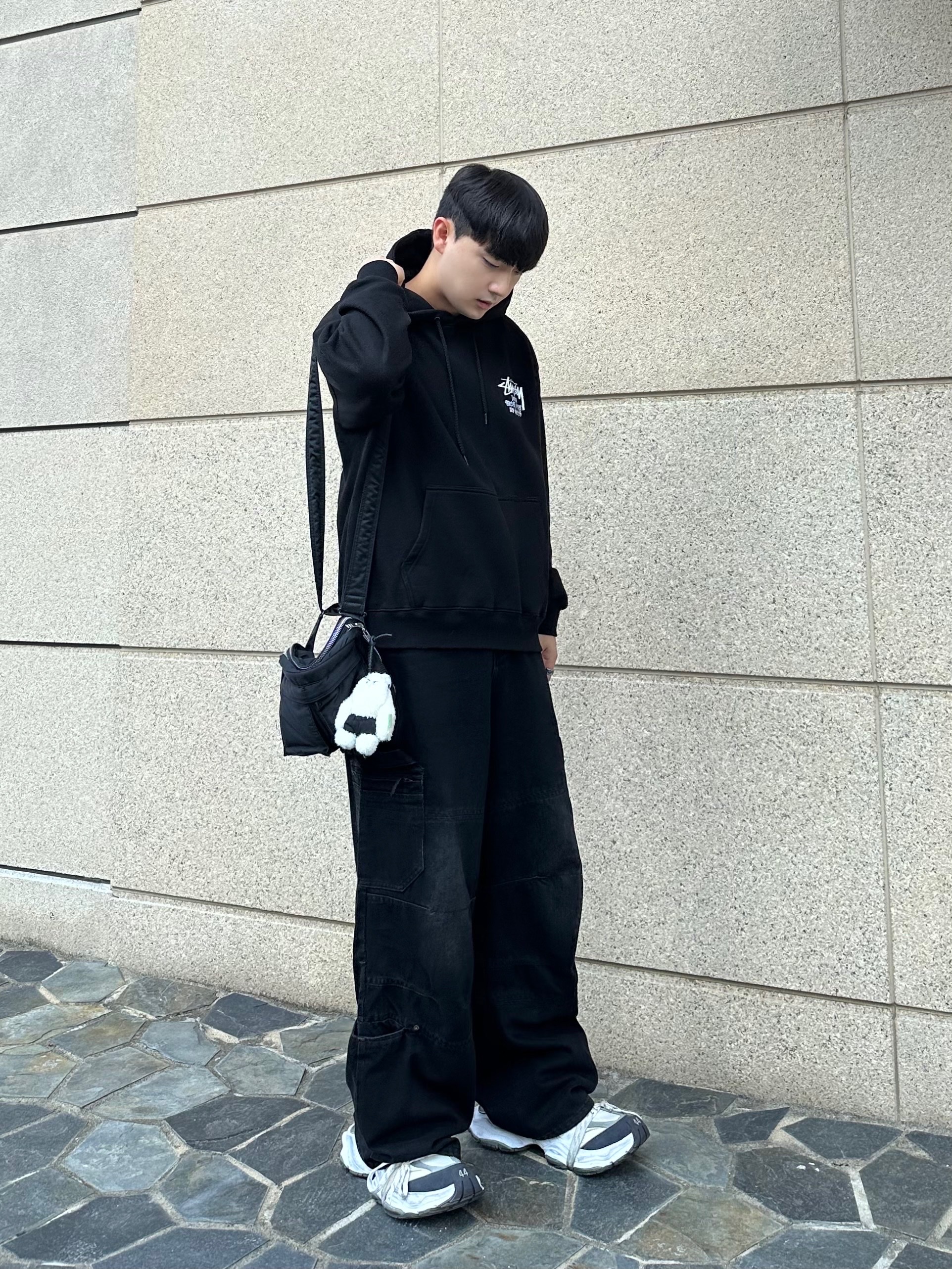 Balenciaga Cargo Sneakers White Grey, Porter Force Shoulder Bag S Black 착용 스타일 - 1
