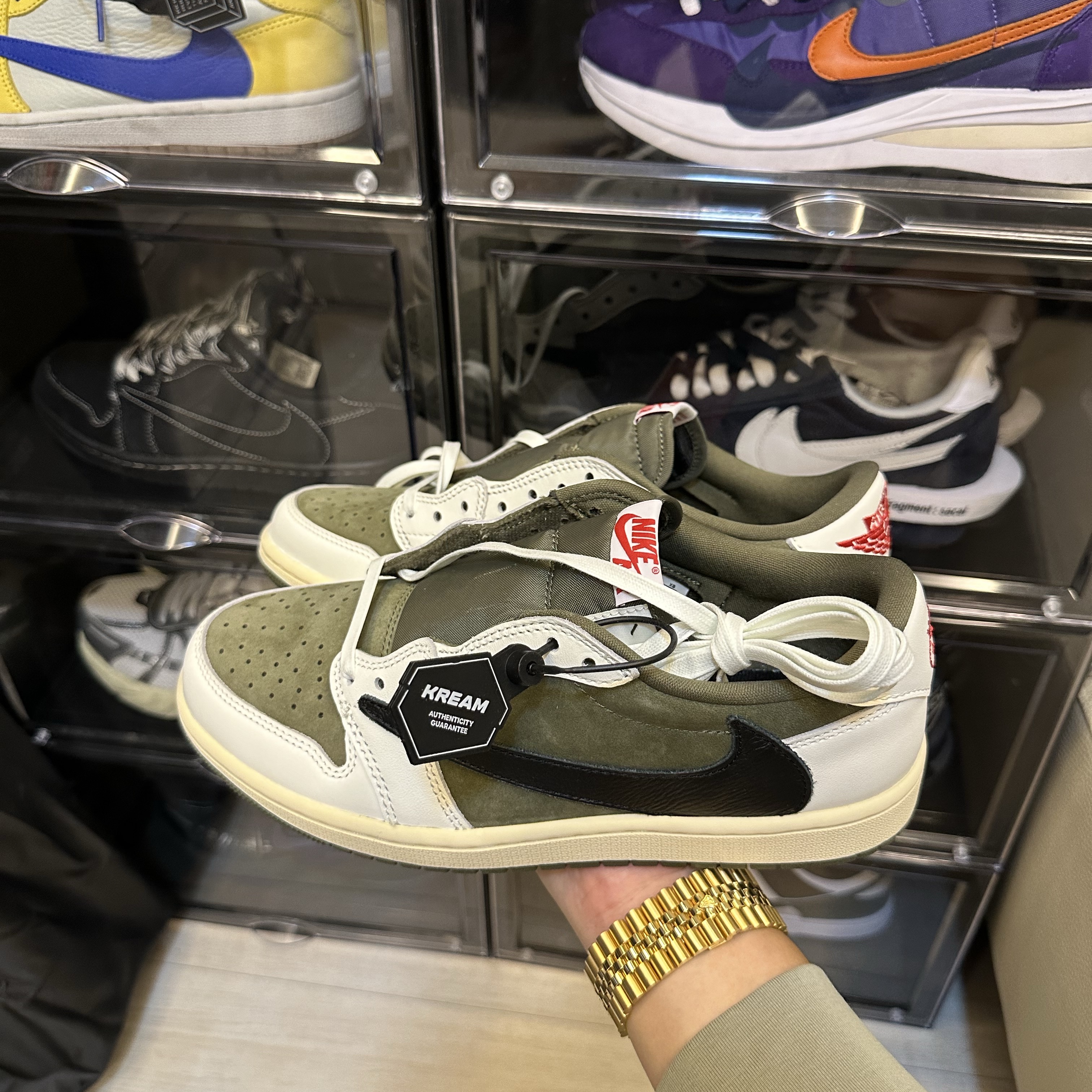 Jordan 1 x Travis Scott Retro Low OG SP Reverse Olive 착용 스타일 - 2