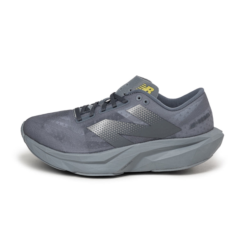 New Balance FuelCell Rebel v4 Dark Grey - 2E Wide, New Balance Fuelcell Rebel v4 Ultra Pink Black - 2E Wide 착용 스타일
