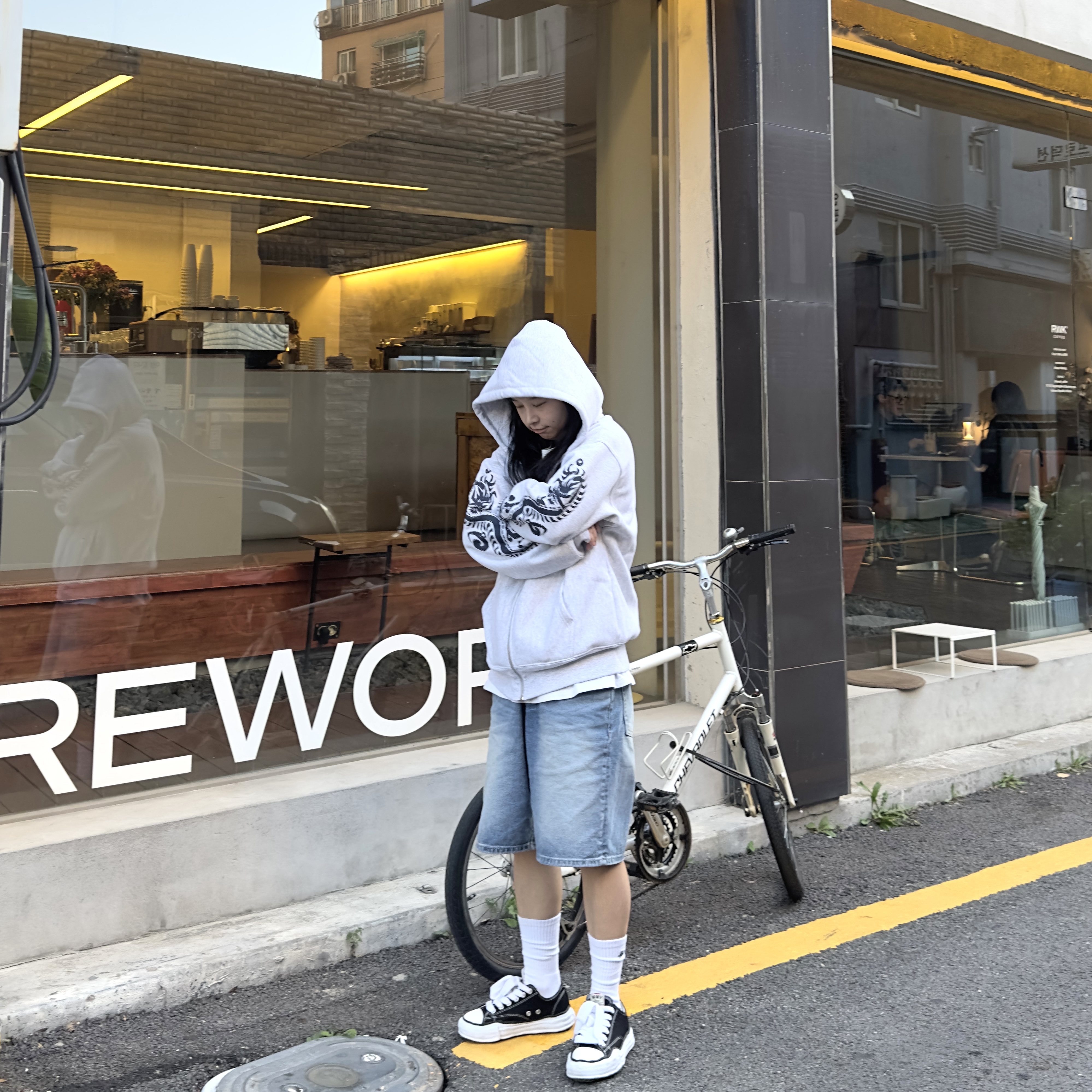 Stussy Dragons Zip Hoodie Ash Heather, Maison Mihara Yasuhiro Peterson OG Sole Canvas Low Sneakers Black 착용 스타일