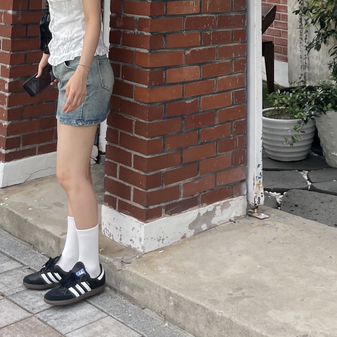 Adidas Samba OG Black White Gum 착용 스타일