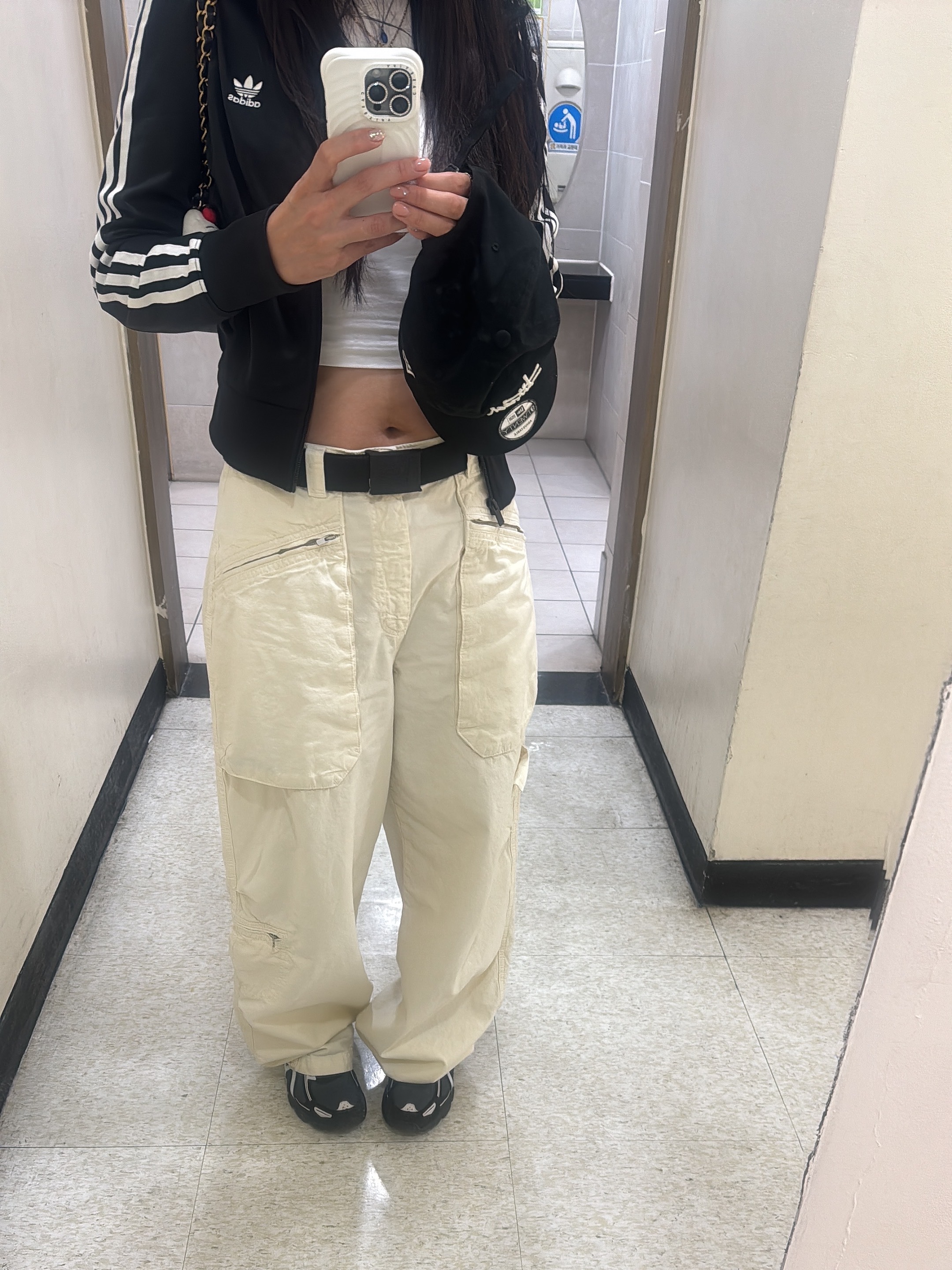 (W) Adidas Adicolor Classic Firebird Track Top Black - KR Sizing, Asics Gel-Venture 6 Carrier Grey 착용 스타일 - 2