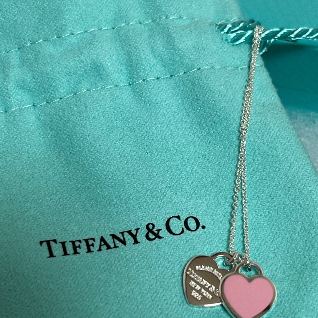 Tiffany & Co. Return To Tiffany Pink Double Heart Tag Pendant Mini Silver (16in) 착용 스타일