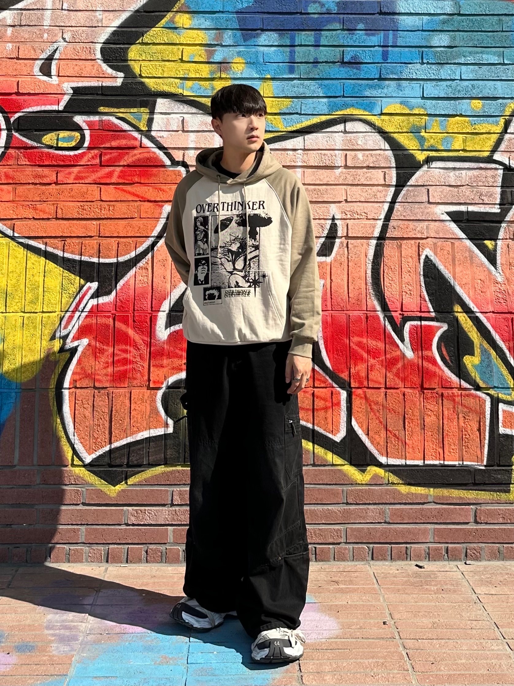 Balenciaga Cargo Sneakers Grey Black Yellow 착용 스타일 - 1