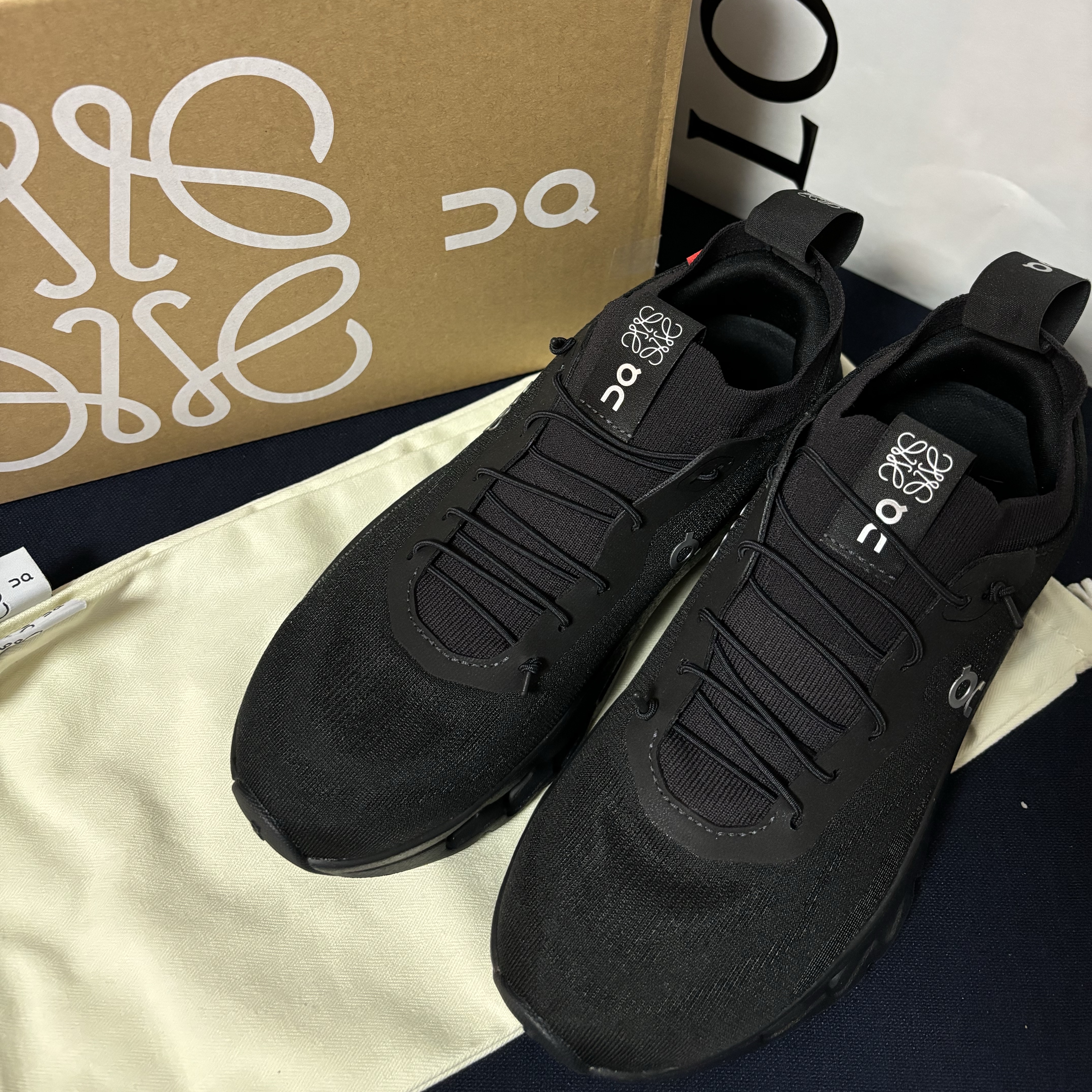 (W) Loewe x On Running Cloudtilt All Black 착용 스타일
