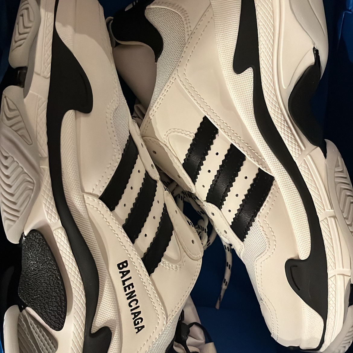 Balenciaga x Adidas Triple S Sneakers White Black 착용 스타일