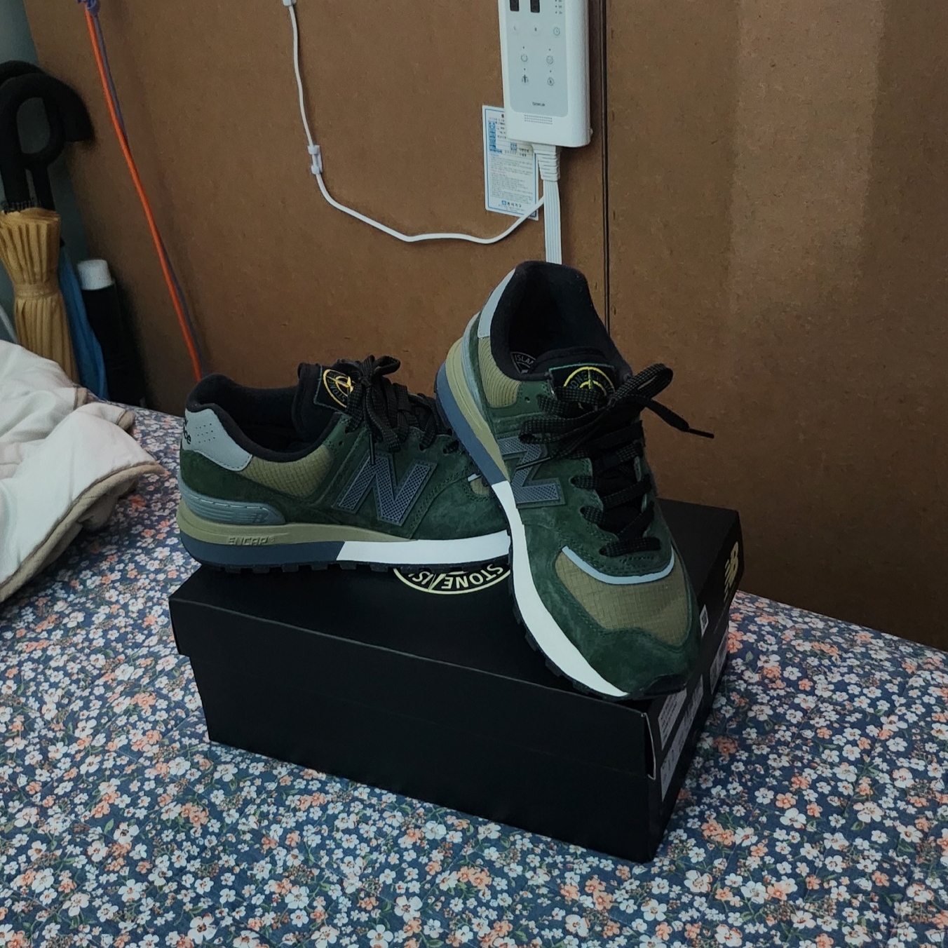 New Balance x Stone Island 574 Legacy Dark Green 착용 스타일