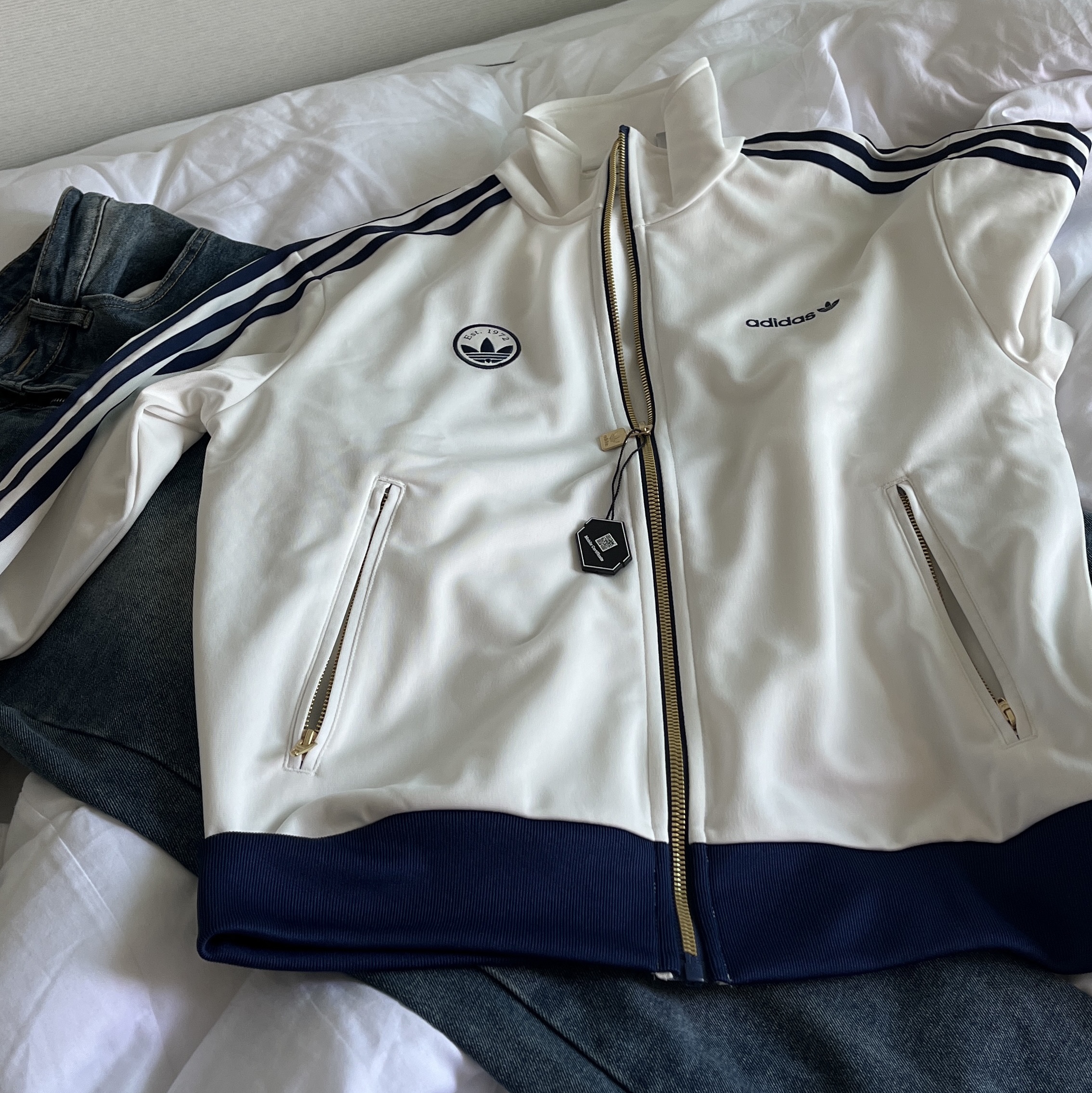 (W) Adidas Firebird Badge Track Top Cloud White - KR Sizing 착용 스타일 - 2