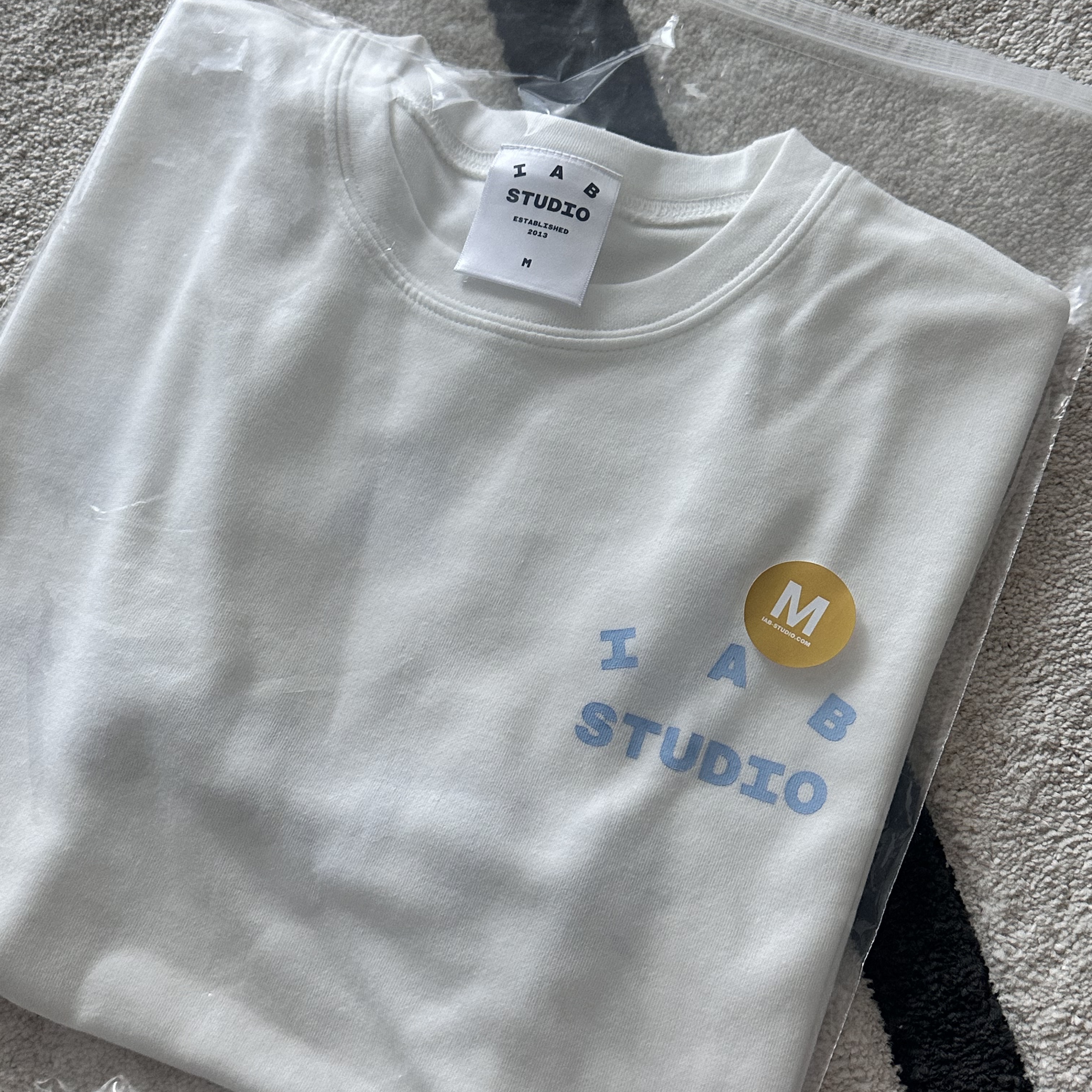 IAB Studio T-Shirt White Sky Blue 착용 스타일